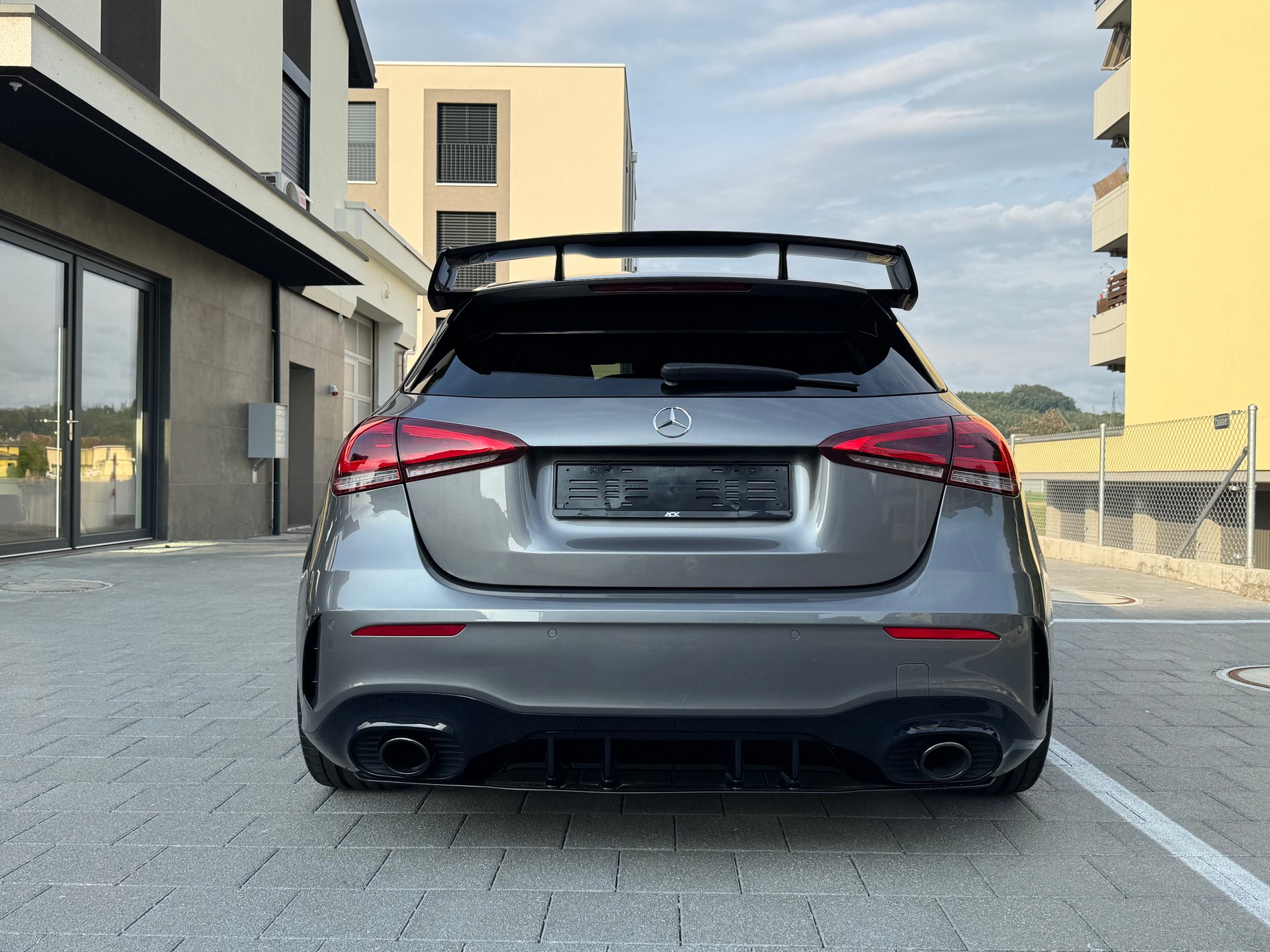 MERCEDES-BENZ A 35 AMG 4Matic Speedshift-image-4
