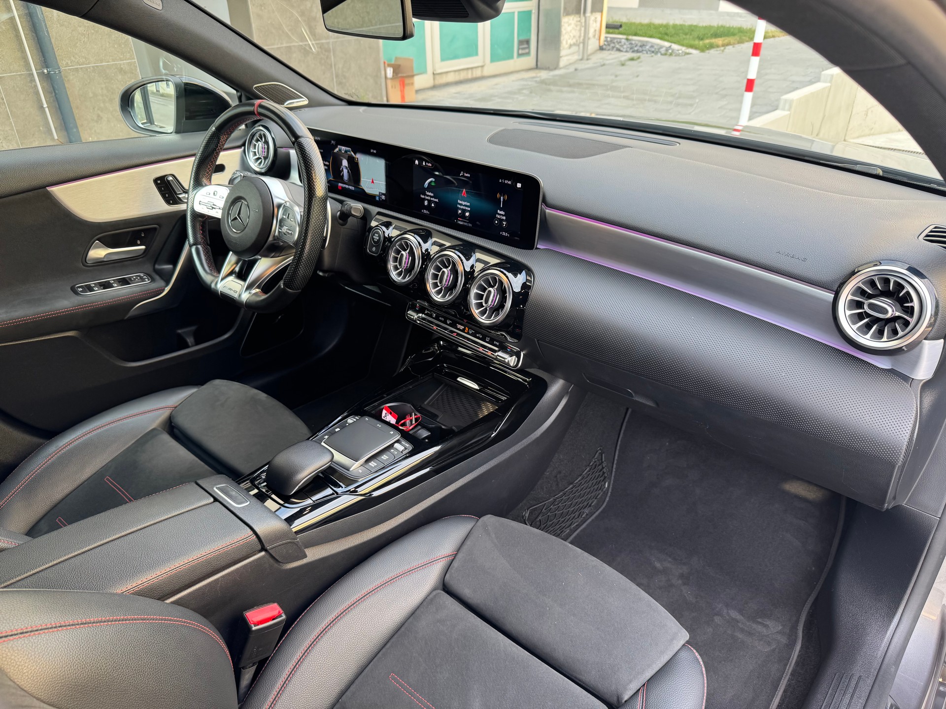 MERCEDES-BENZ A 35 AMG 4Matic Speedshift-image-12