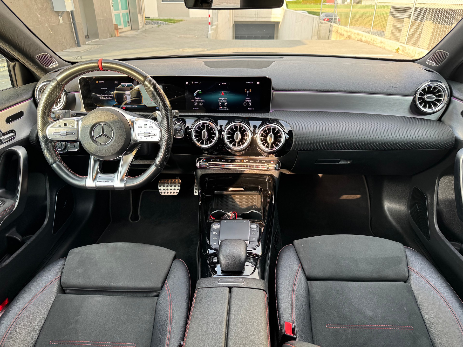 MERCEDES-BENZ A 35 AMG 4Matic Speedshift-image-11
