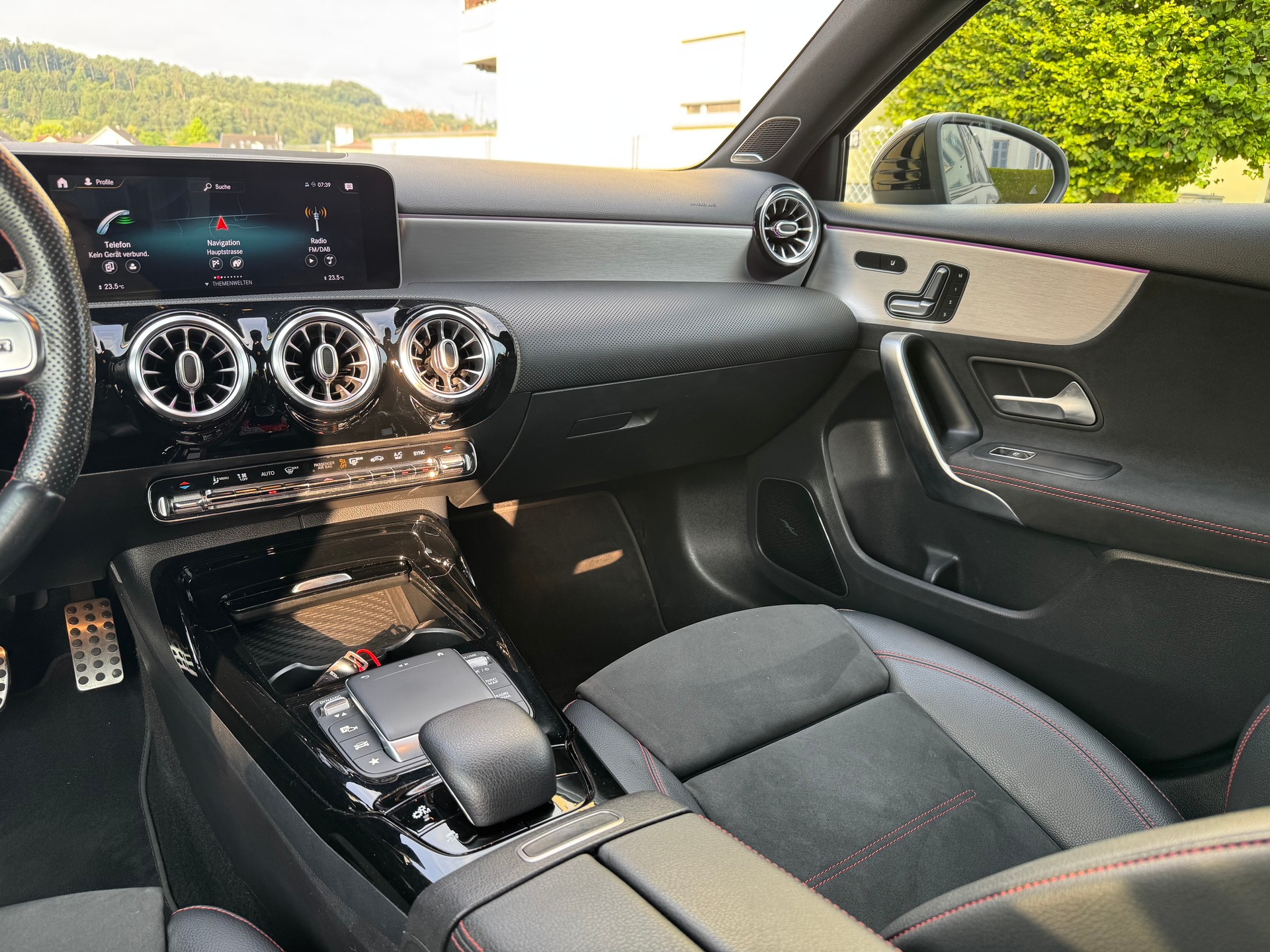 MERCEDES-BENZ A 35 AMG 4Matic Speedshift-image-13
