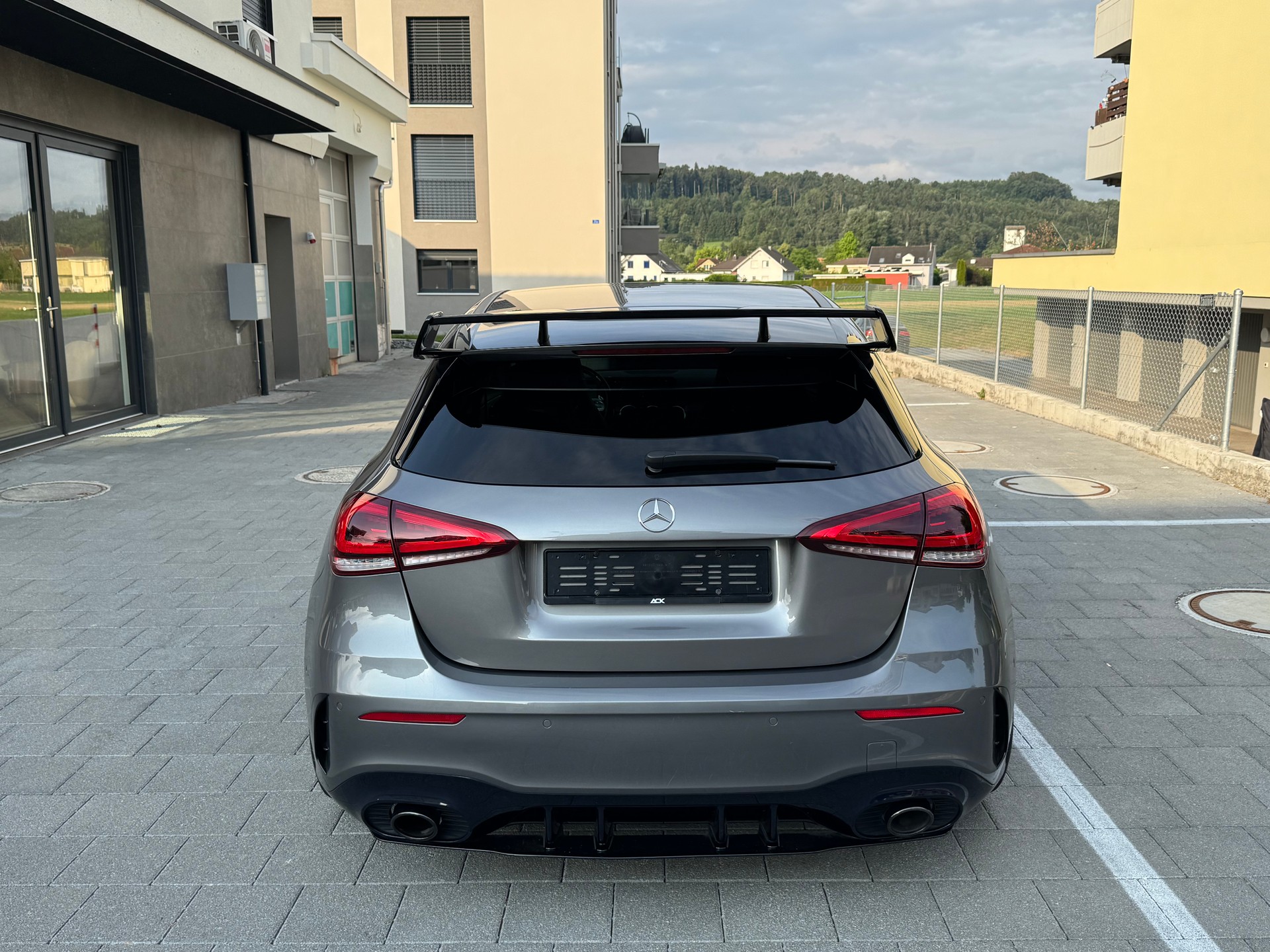 MERCEDES-BENZ A 35 AMG 4Matic Speedshift-showroom-element-3