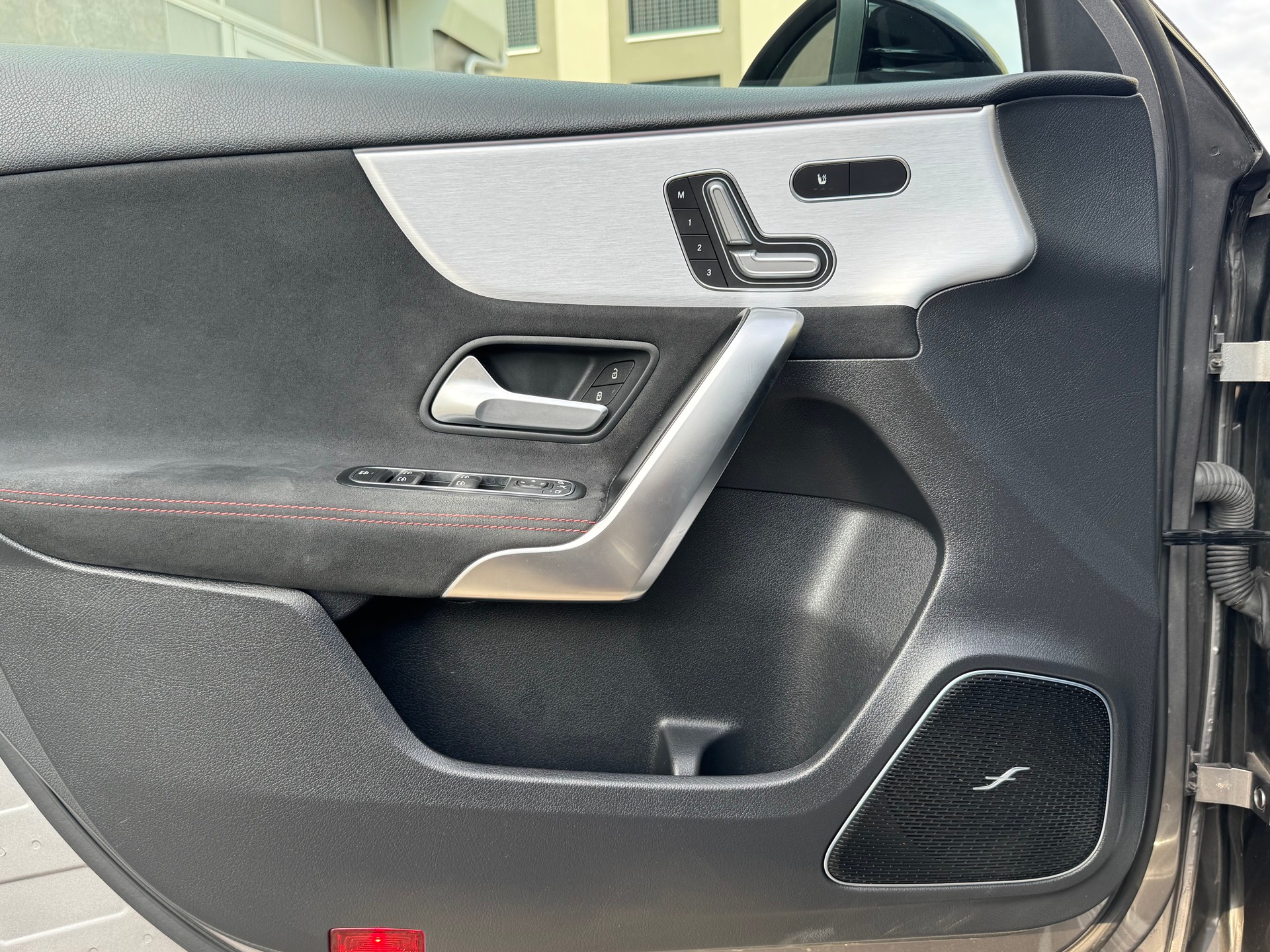 MERCEDES-BENZ A 35 AMG 4Matic Speedshift-image-16