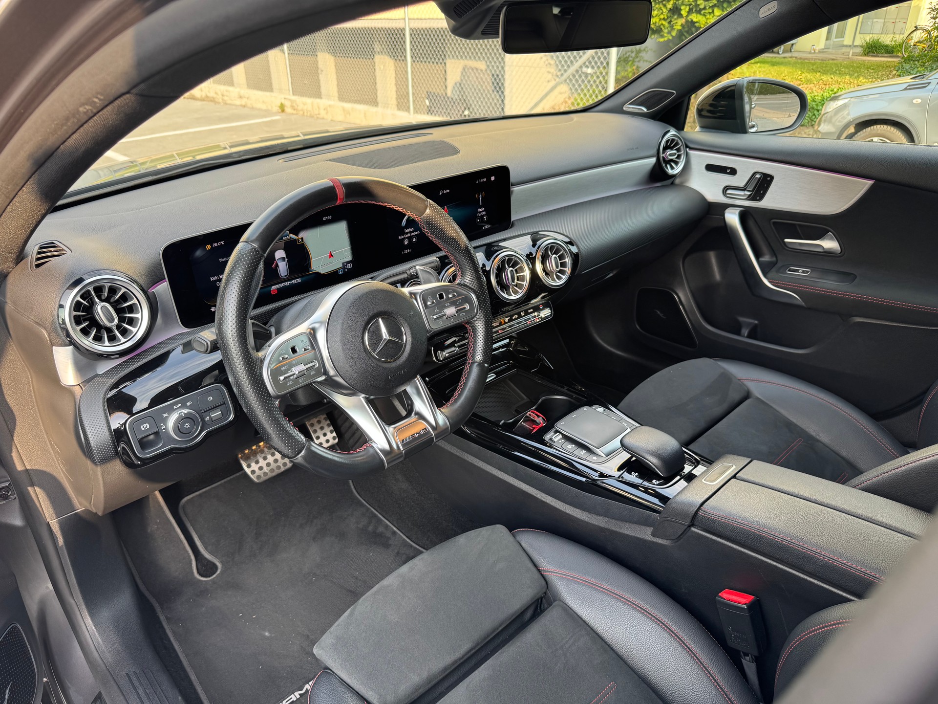 MERCEDES-BENZ A 35 AMG 4Matic Speedshift-image-9