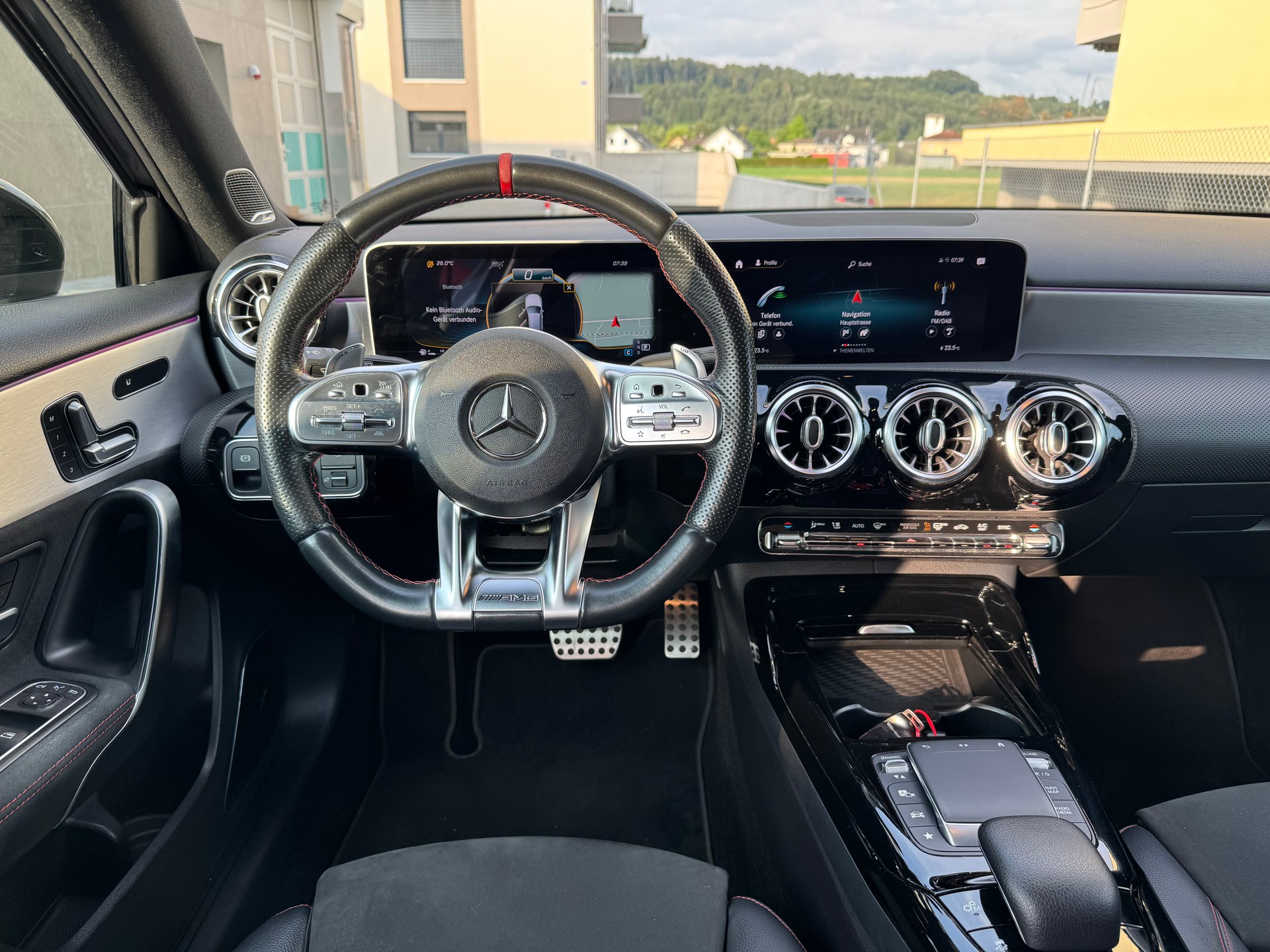 MERCEDES-BENZ A 35 AMG 4Matic Speedshift-image-10