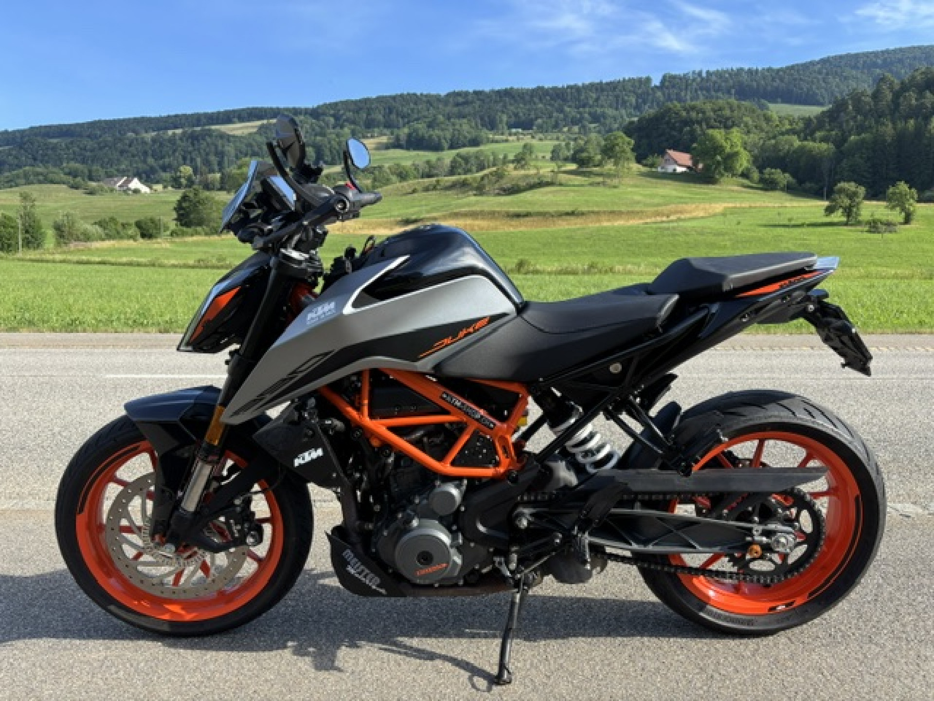 KTM 390 Duke-image-0