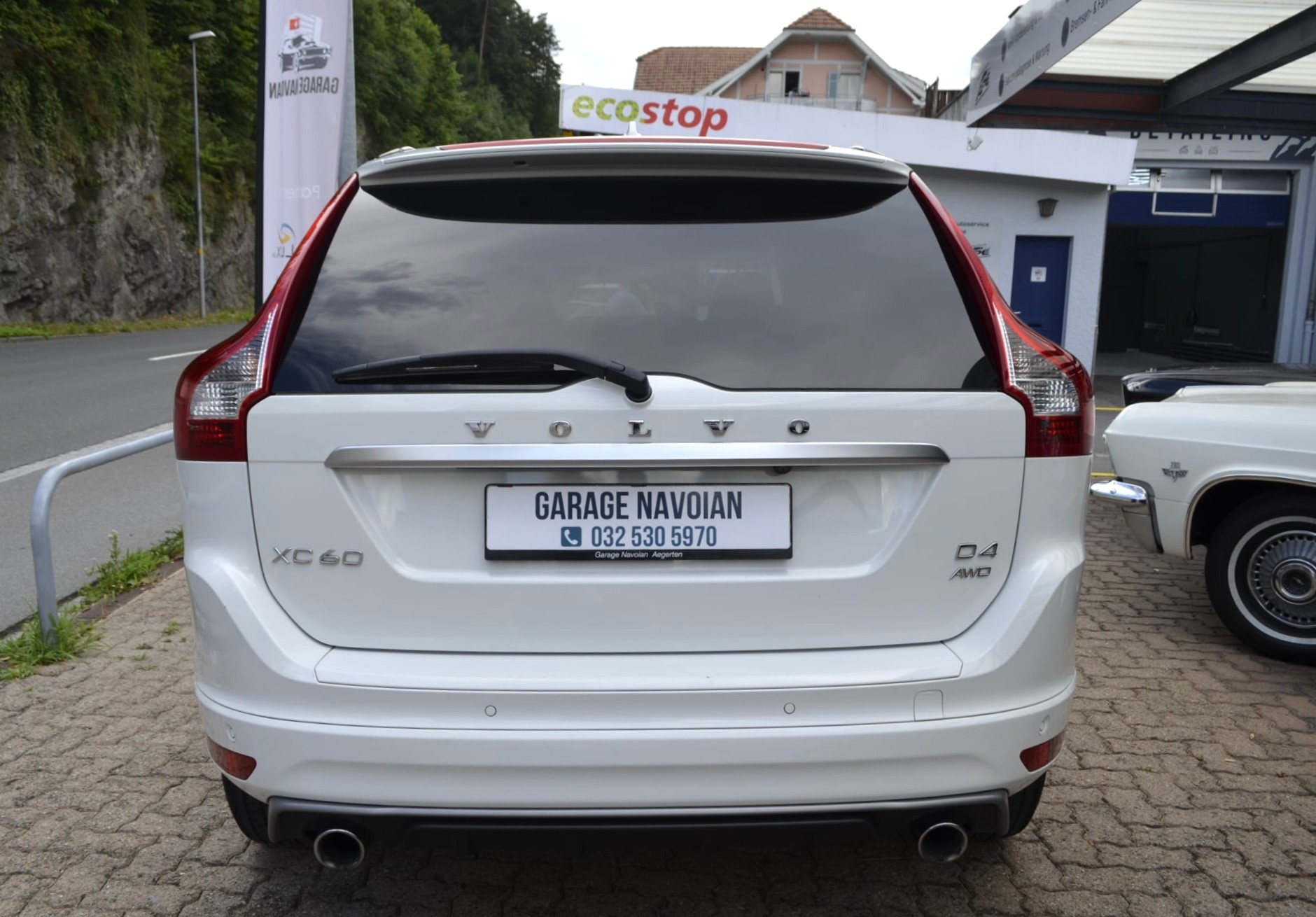 VOLVO XC60 D4 AWD Kinetic R-Design Geartronic-image-5