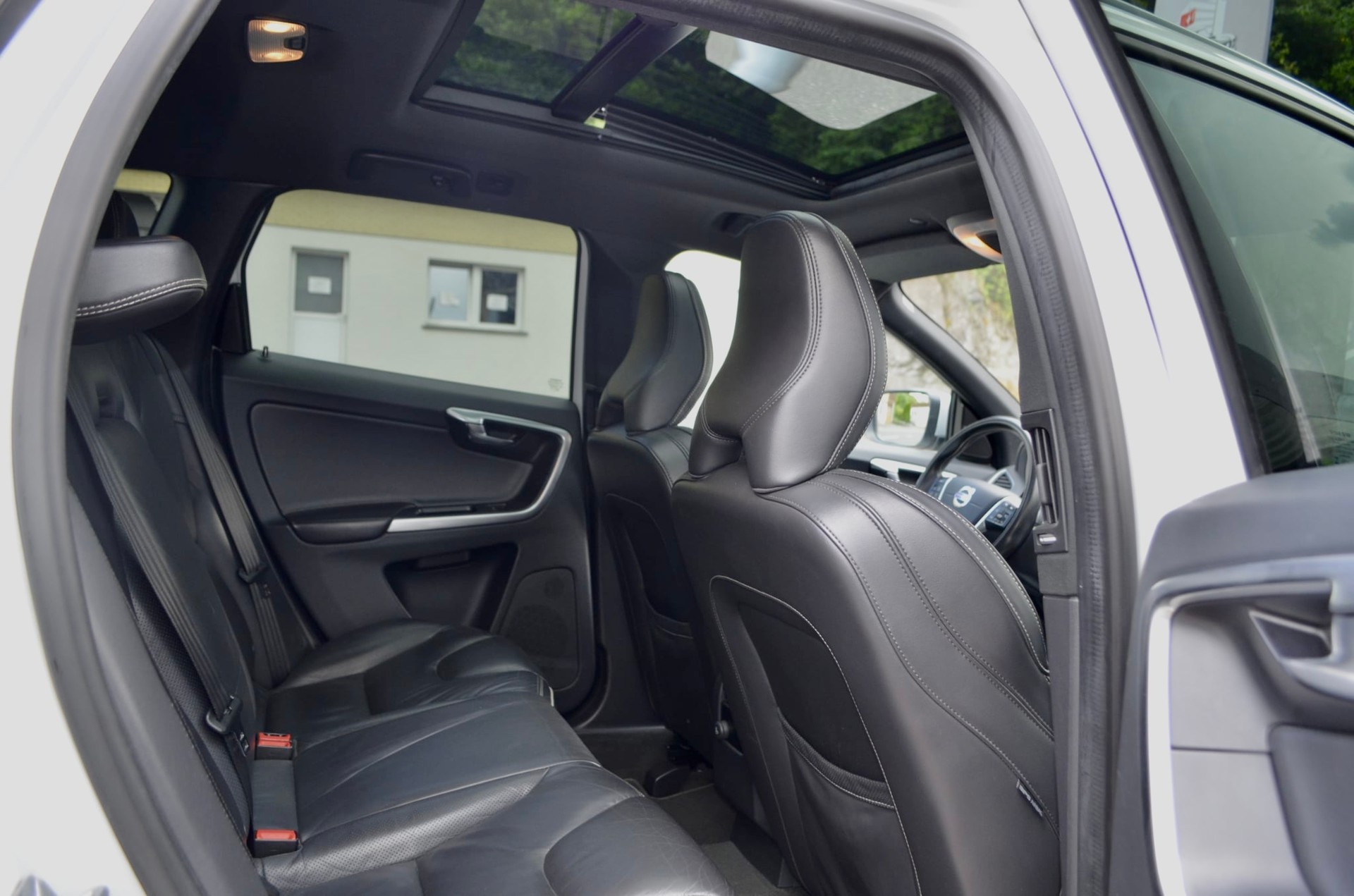 VOLVO XC60 D4 AWD Kinetic R-Design Geartronic-image-10