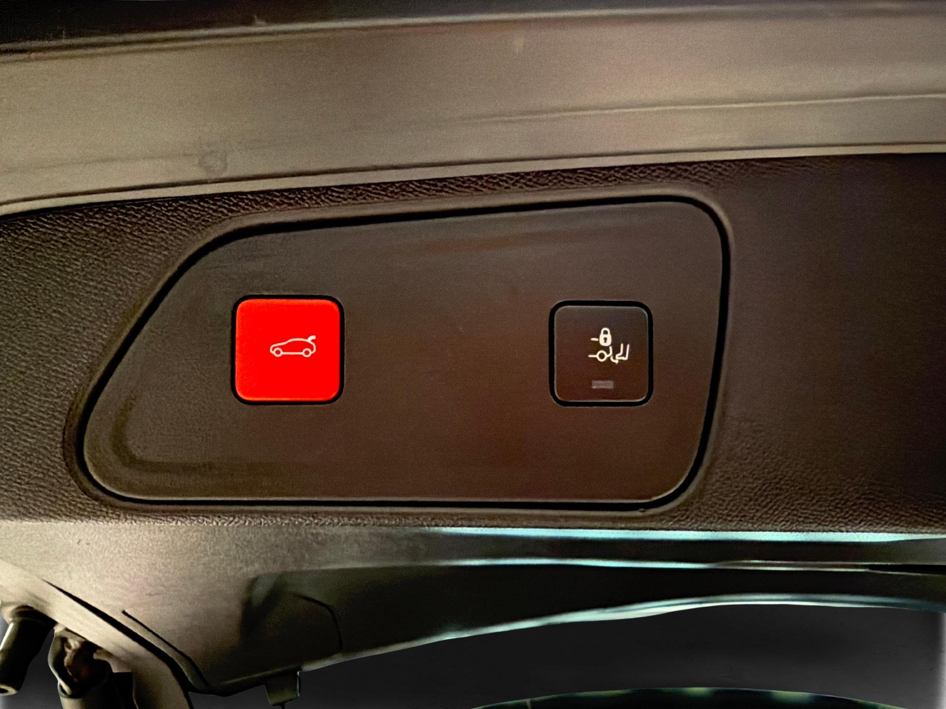 PEUGEOT 3008 1.6 Plug-in Hybrid4 GT Pack-image-12