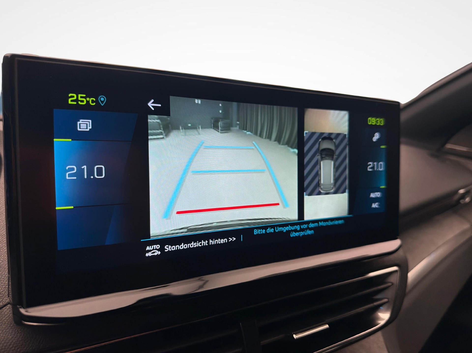 PEUGEOT 3008 1.6 Plug-in Hybrid4 GT Pack-image-17