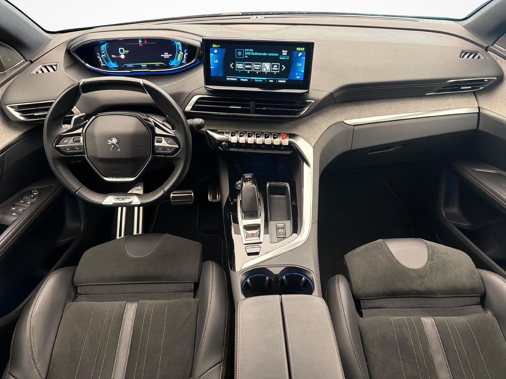 PEUGEOT 3008 1.6 Plug-in Hybrid4 GT Pack-image-8