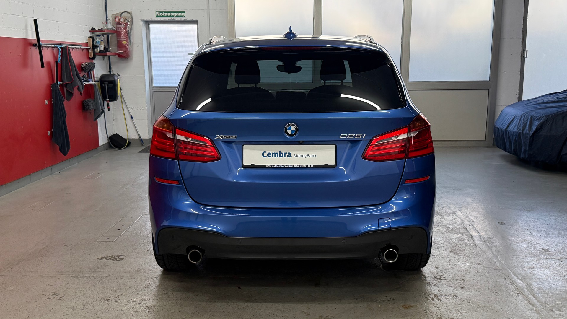 BMW 225i xDrive Active Tourer M Sport Steptronic, guter Ausstattung Perle, ab MFK, AHK, Abstandsregler, 1 Jahre Garantie-showroom-element-2