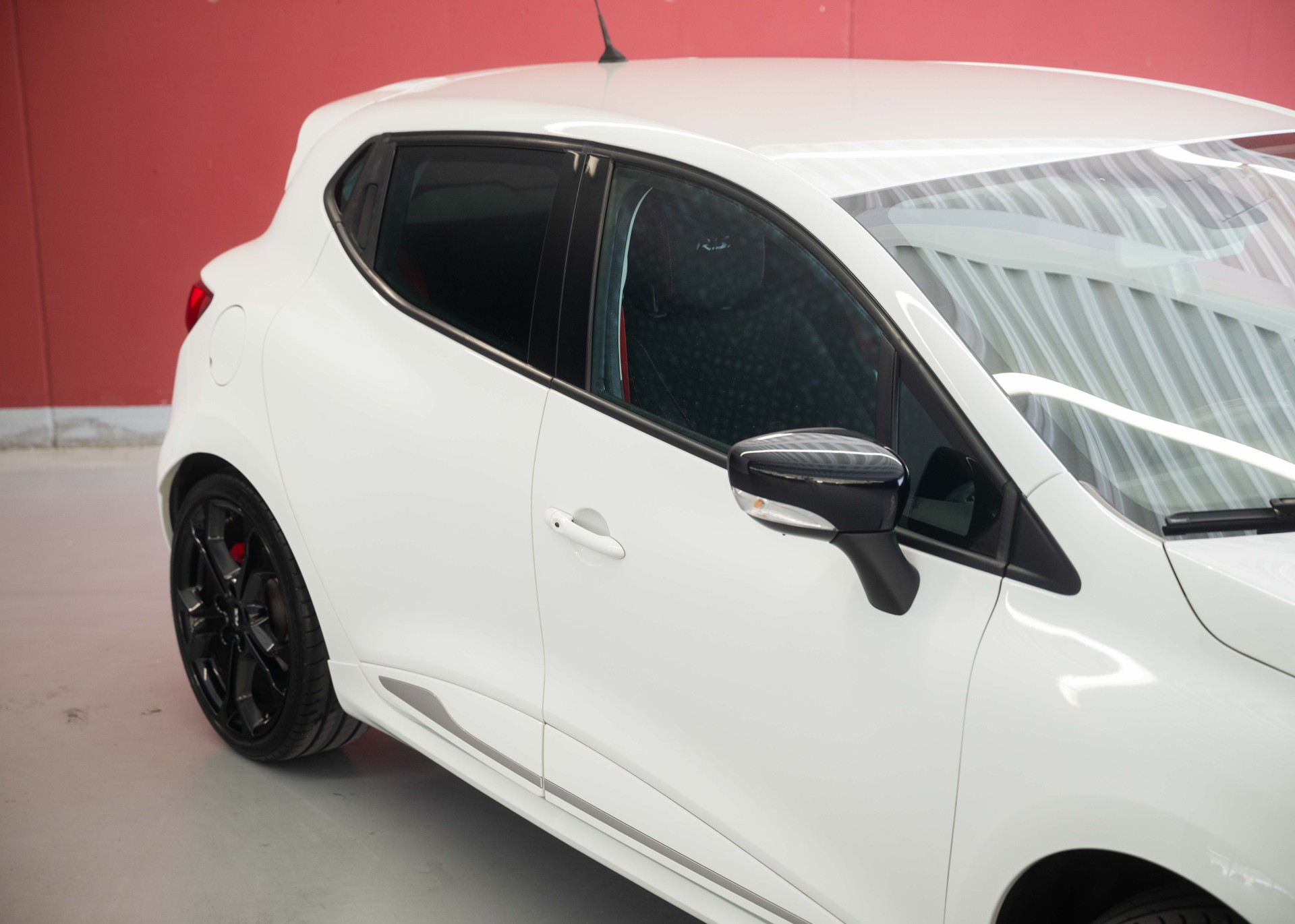 RENAULT Clio 1.6 T RS 200 (1st hand Swiss car, stunning condition, Cup Pack, full Renault service history)-image-12