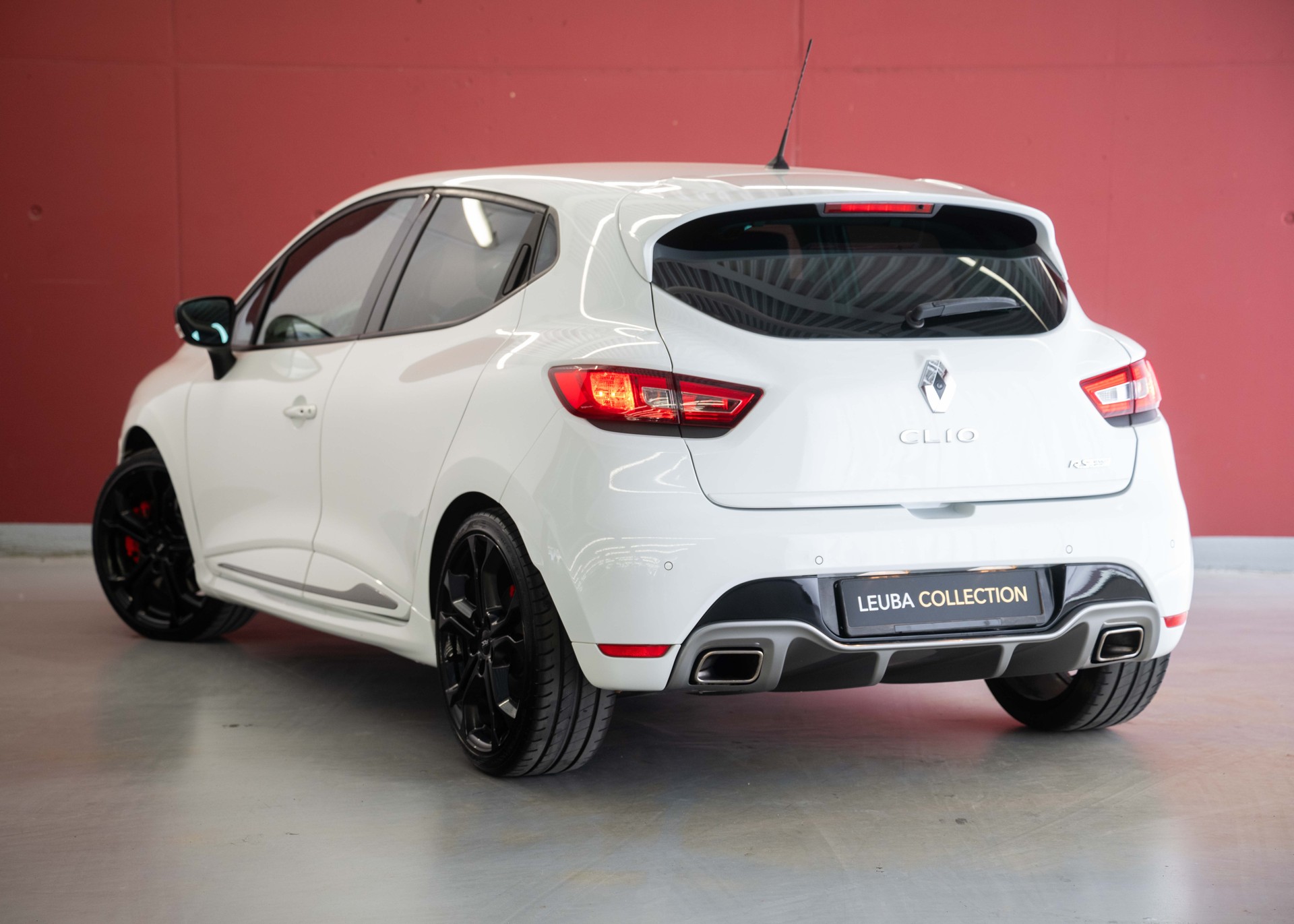 RENAULT Clio 1.6 T RS 200 (1st hand Swiss car, stunning condition, Cup Pack, full Renault service history)-showroom-element-1