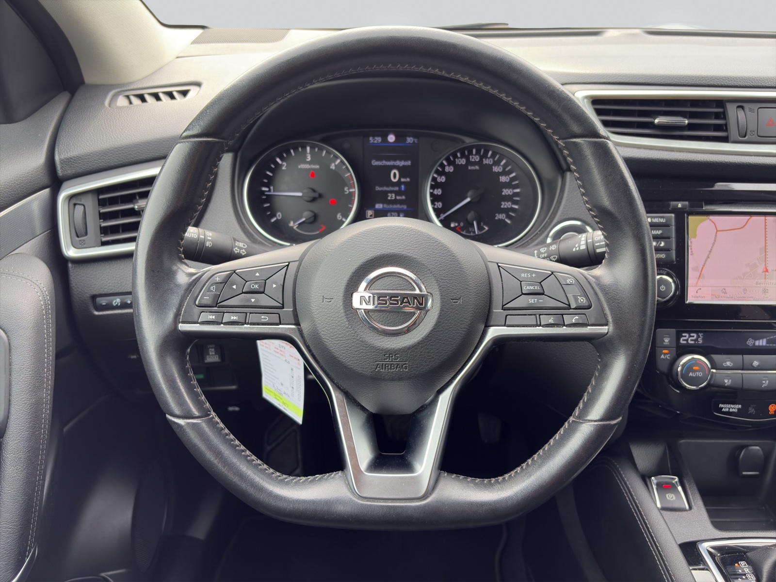 NISSAN Qashqai 1.7 dCi Tekna 4x4-image-9