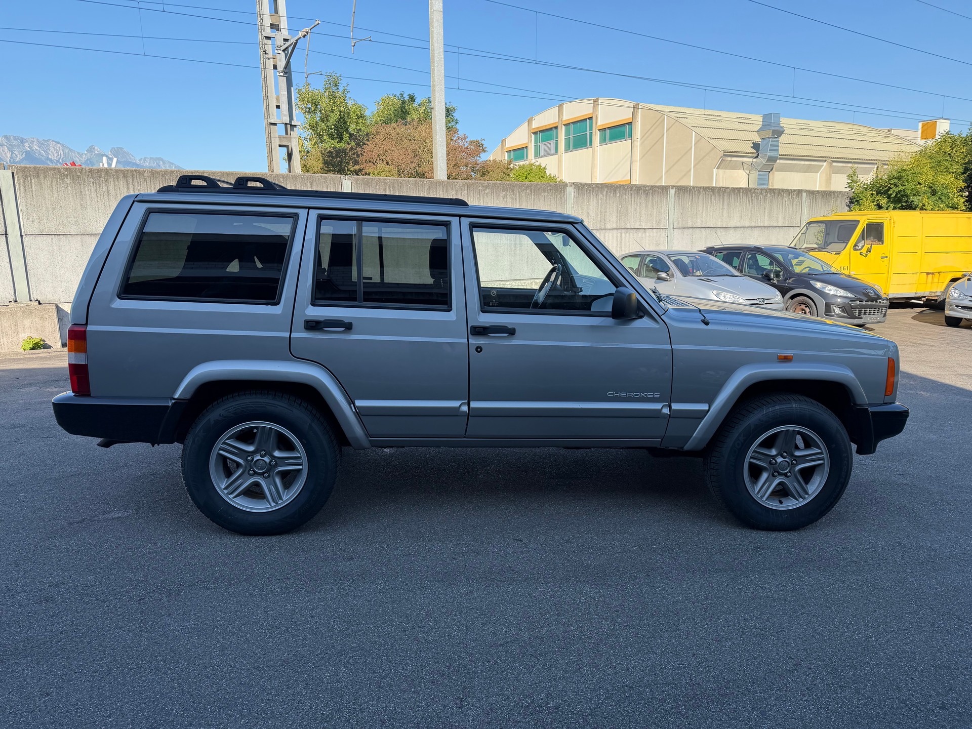 JEEP Cherokee 4.0 Classic-image-4