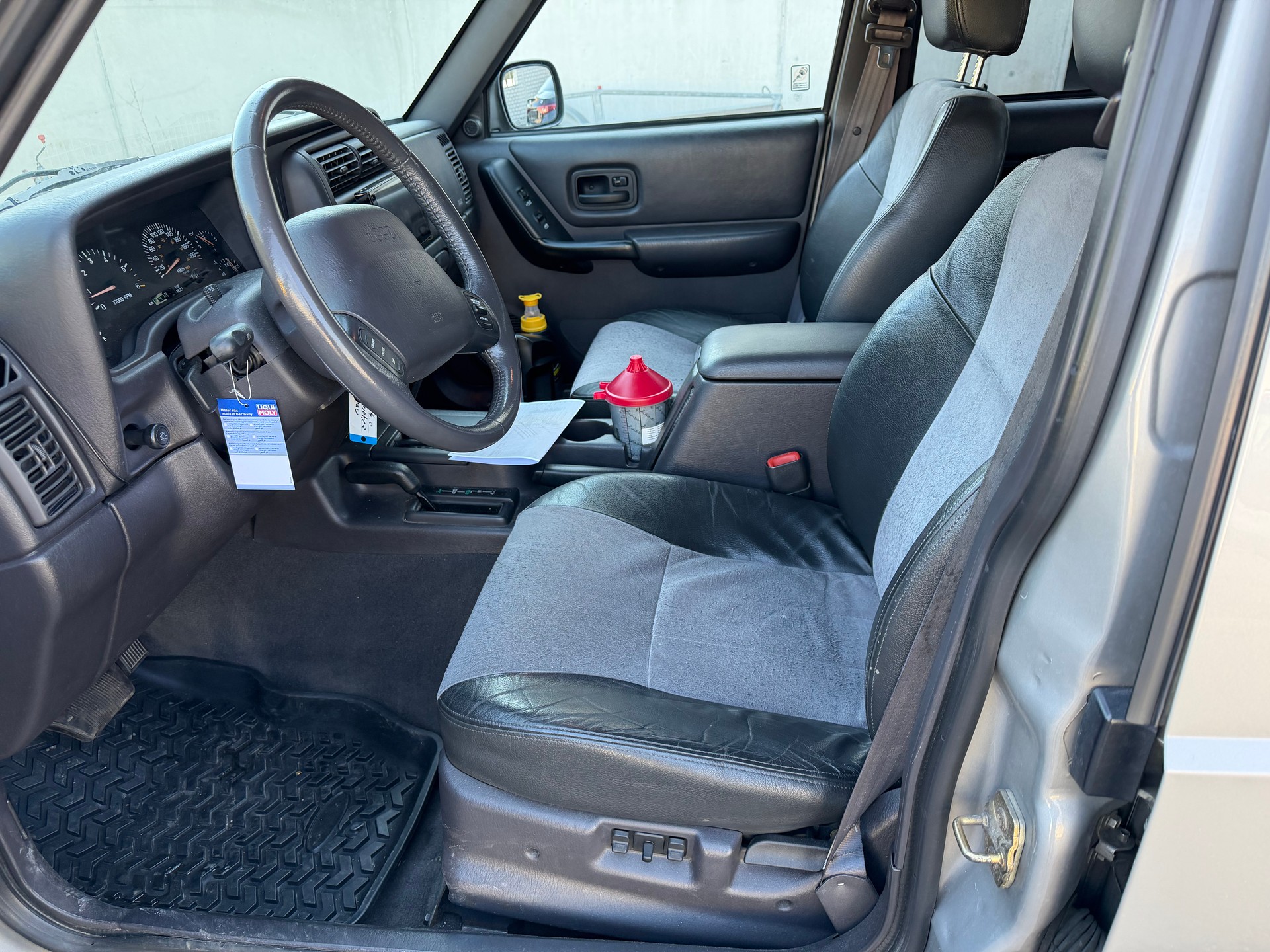 JEEP Cherokee 4.0 Classic-image-9