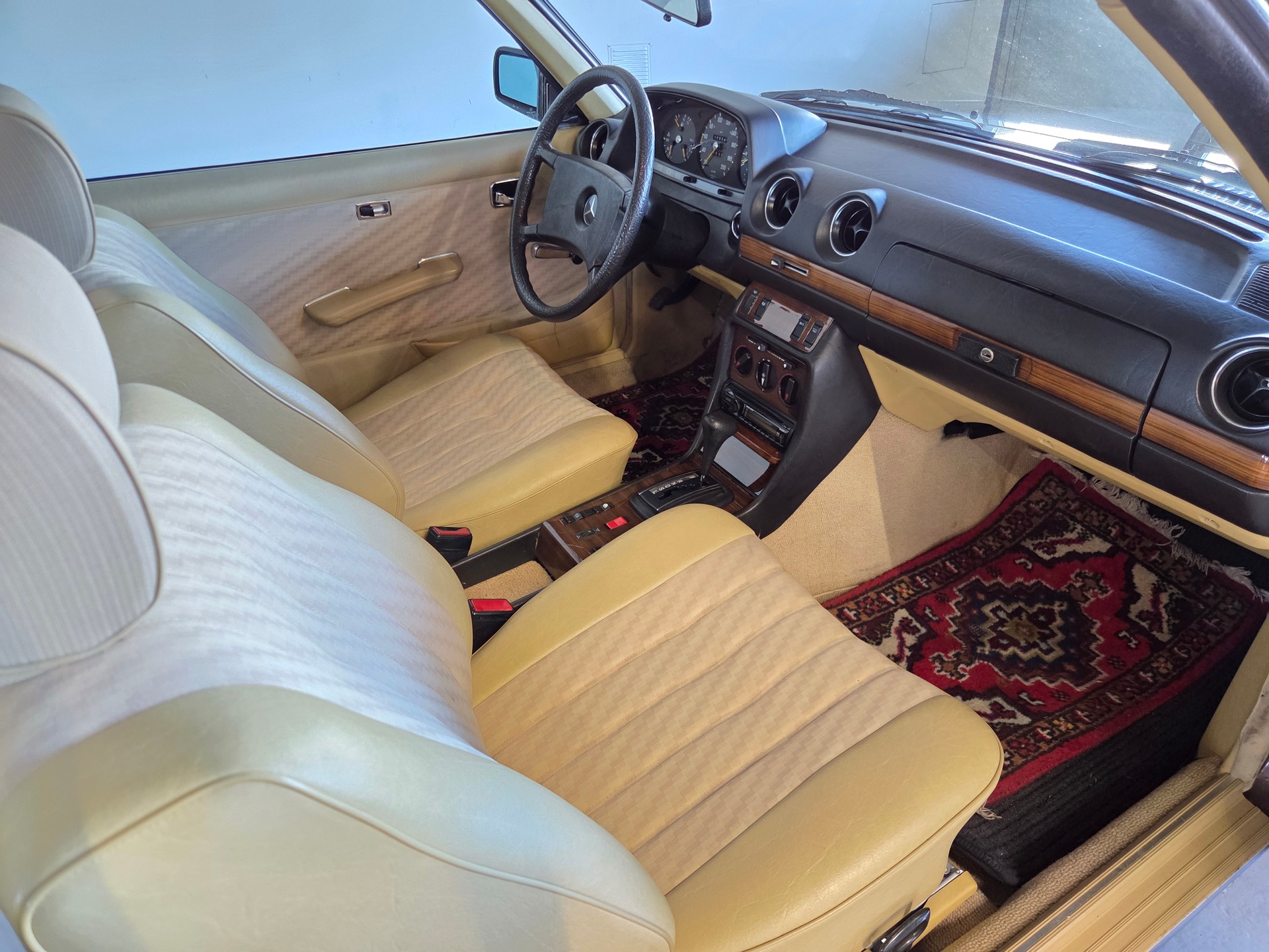 MERCEDES-BENZ 230 CE-image-10