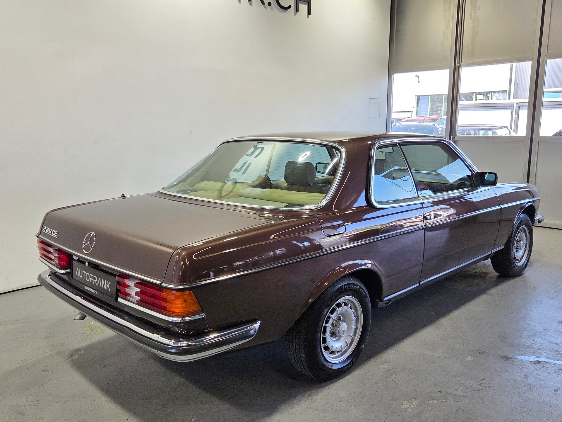 MERCEDES-BENZ 230 CE-image-6