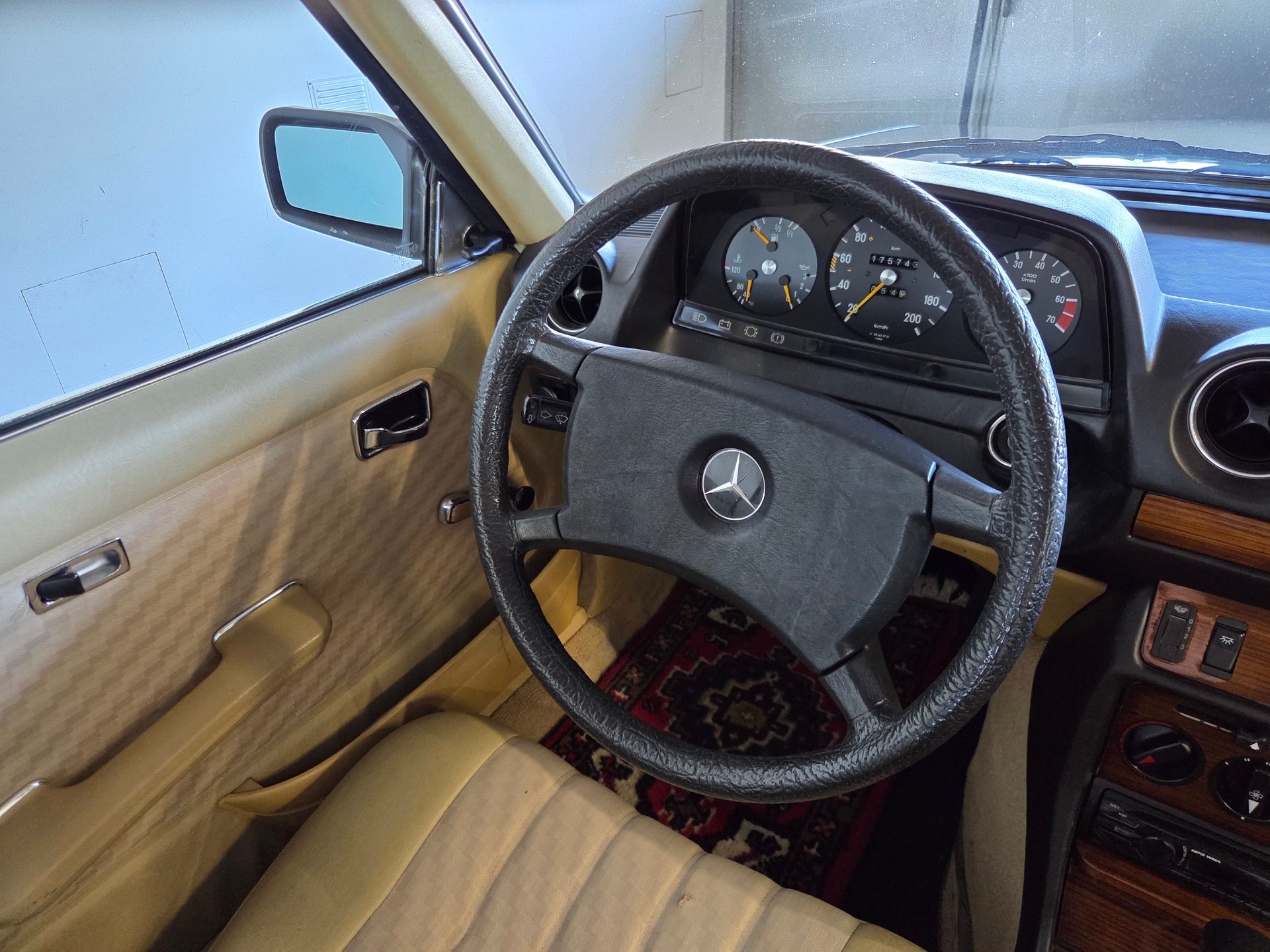 MERCEDES-BENZ 230 CE-image-15