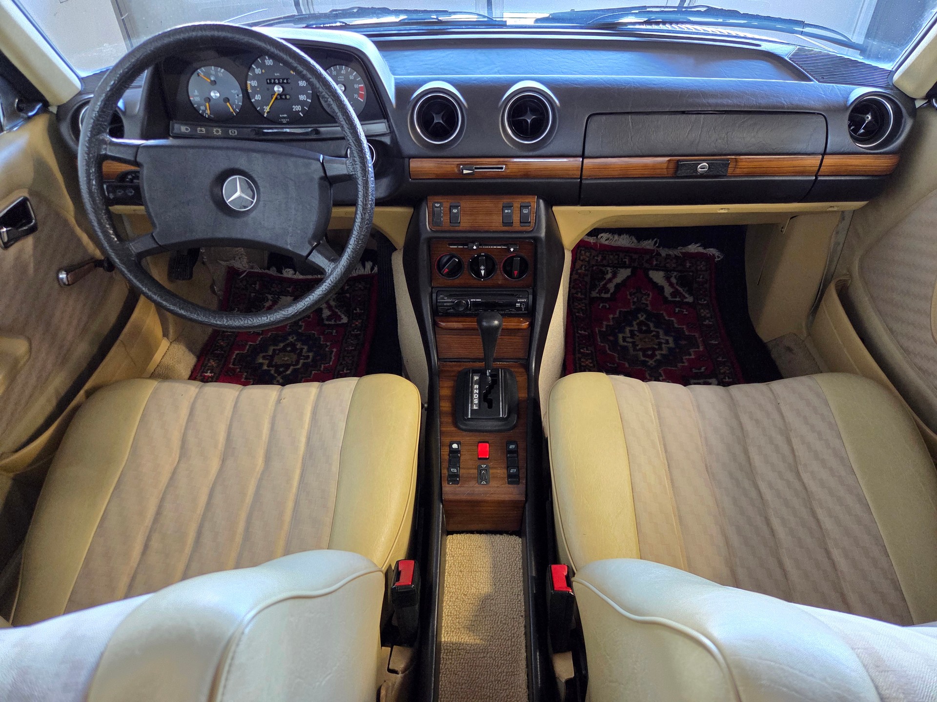 MERCEDES-BENZ 230 CE-image-16