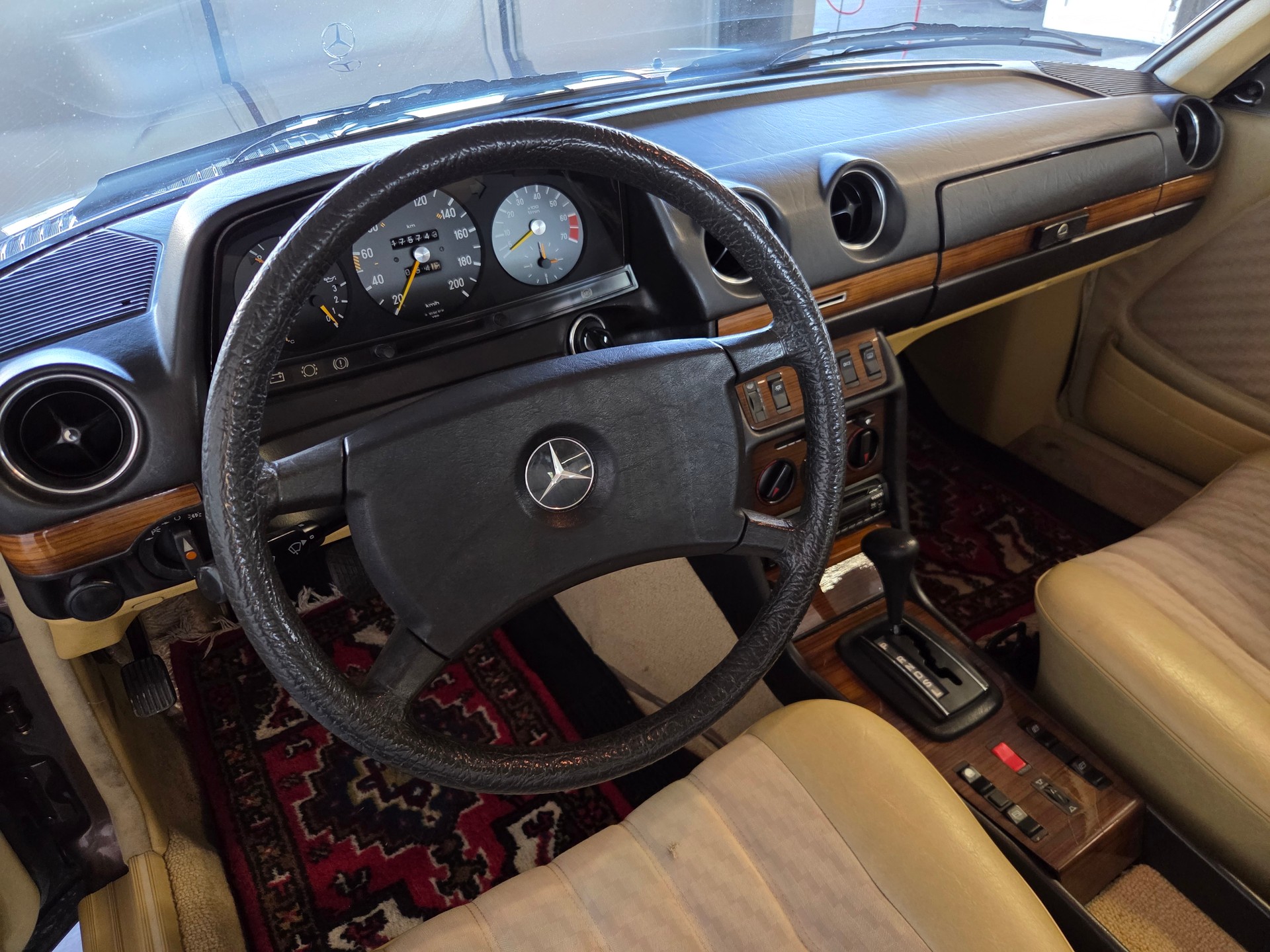 MERCEDES-BENZ 230 CE-image-9
