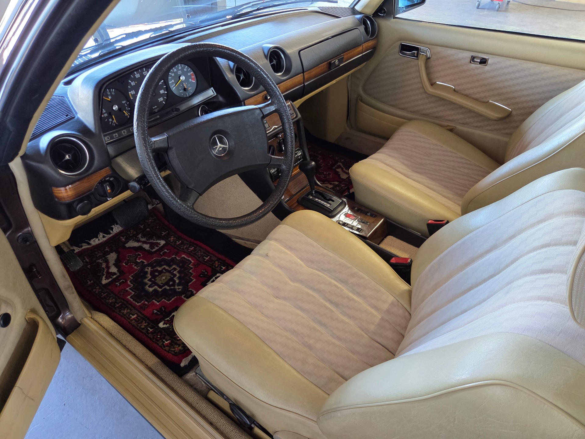 MERCEDES-BENZ 230 CE-image-8