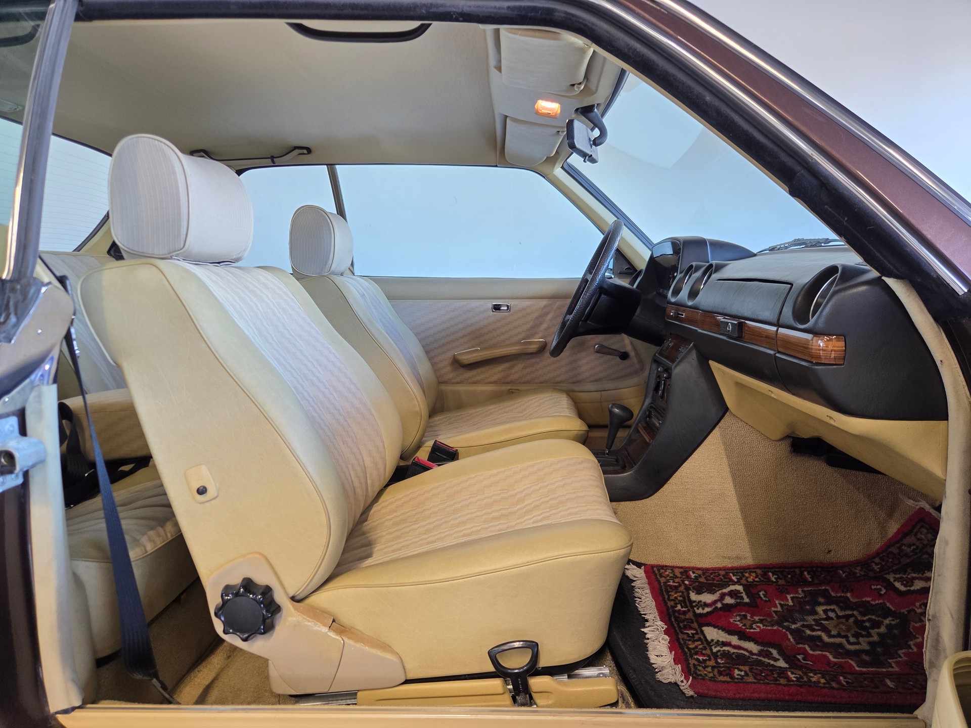 MERCEDES-BENZ 230 CE-image-14