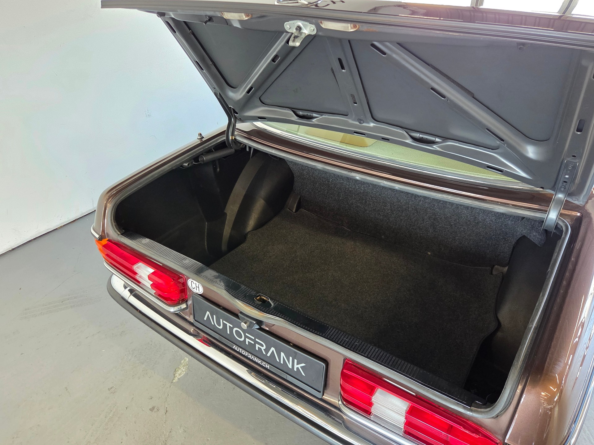 MERCEDES-BENZ 230 CE-image-18