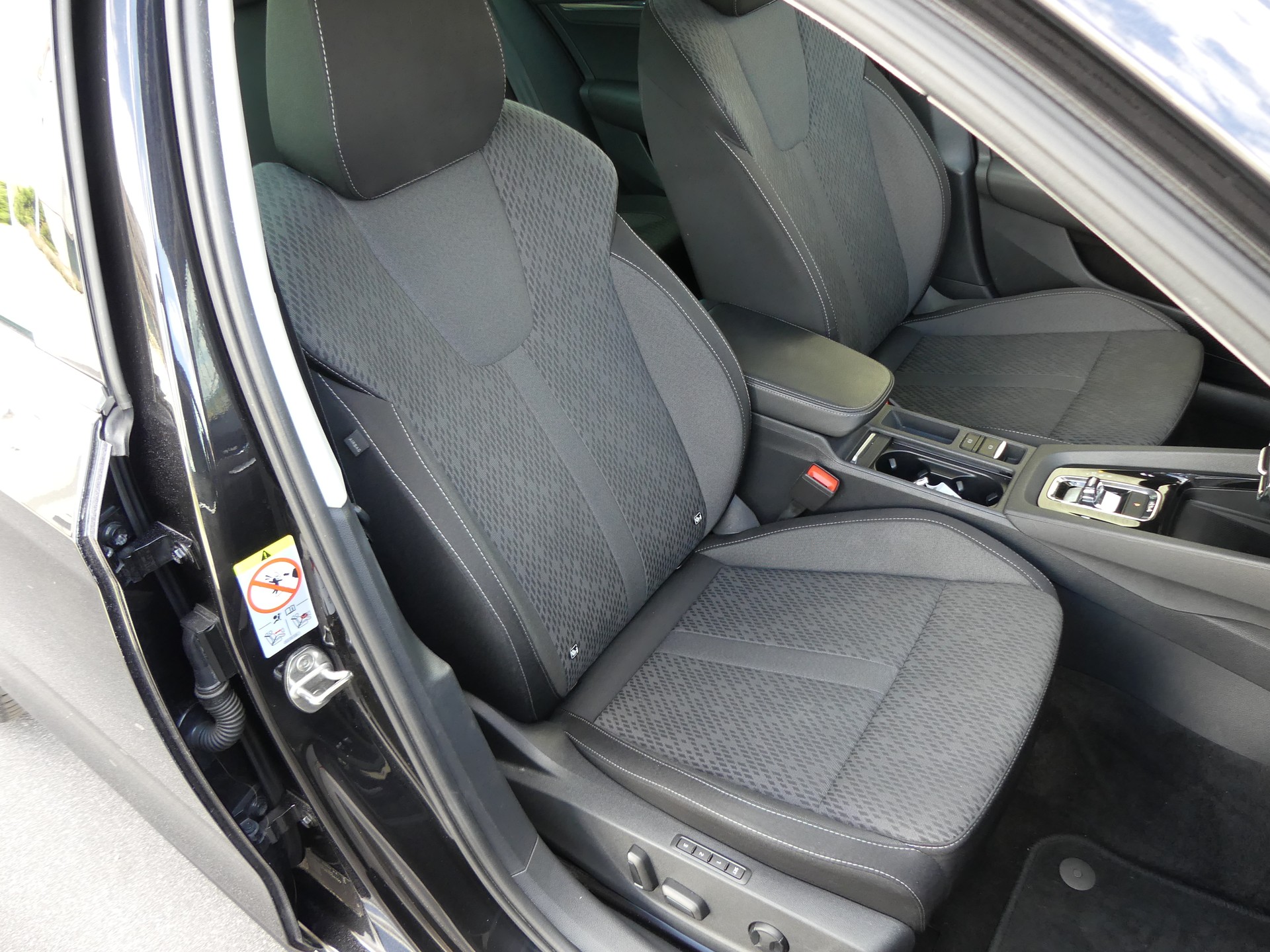 SKODA Octavia Combi 2.0 TDI DSG Style 4x4-image-13