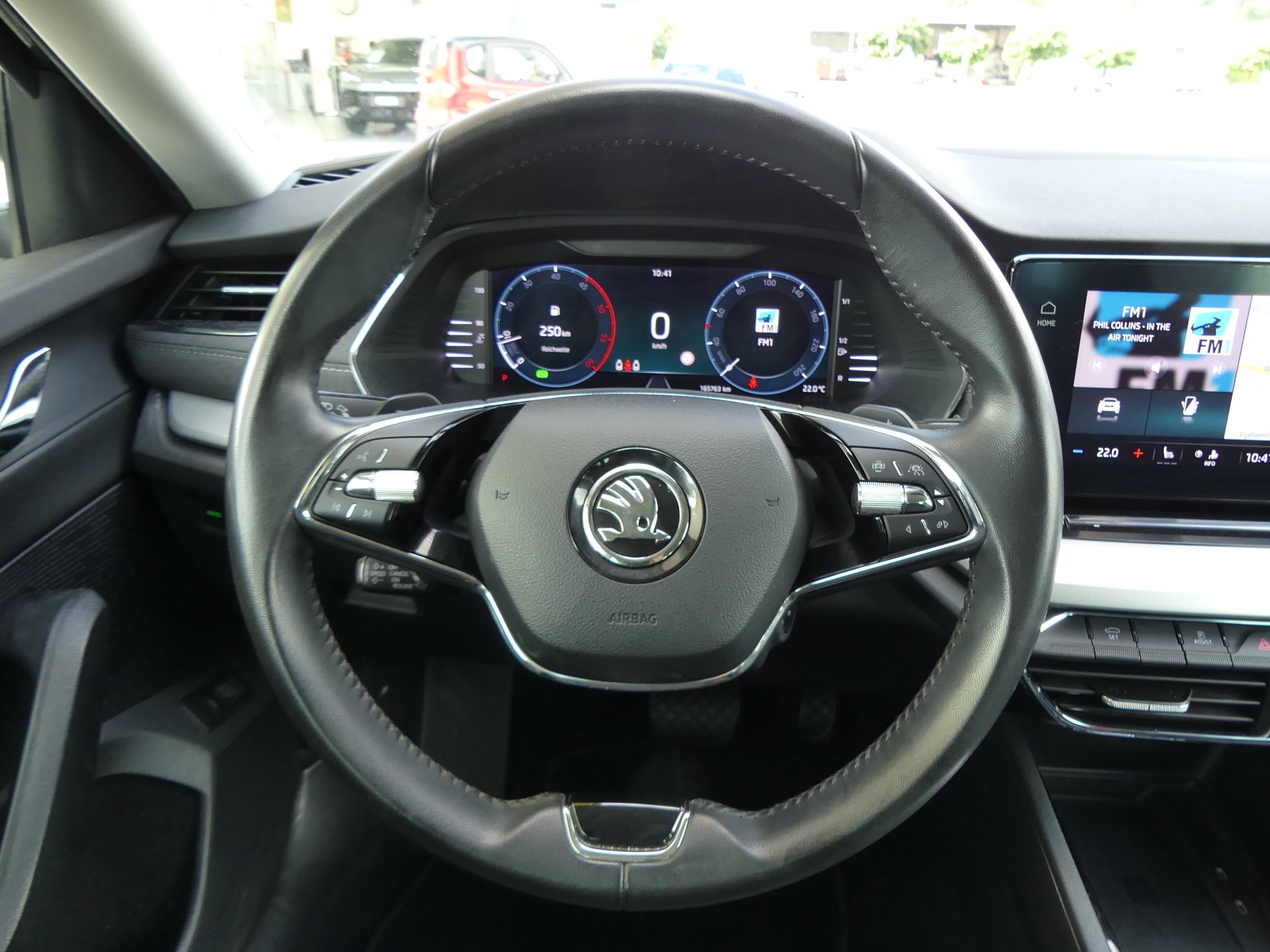 SKODA Octavia Combi 2.0 TDI DSG Style 4x4-image-15