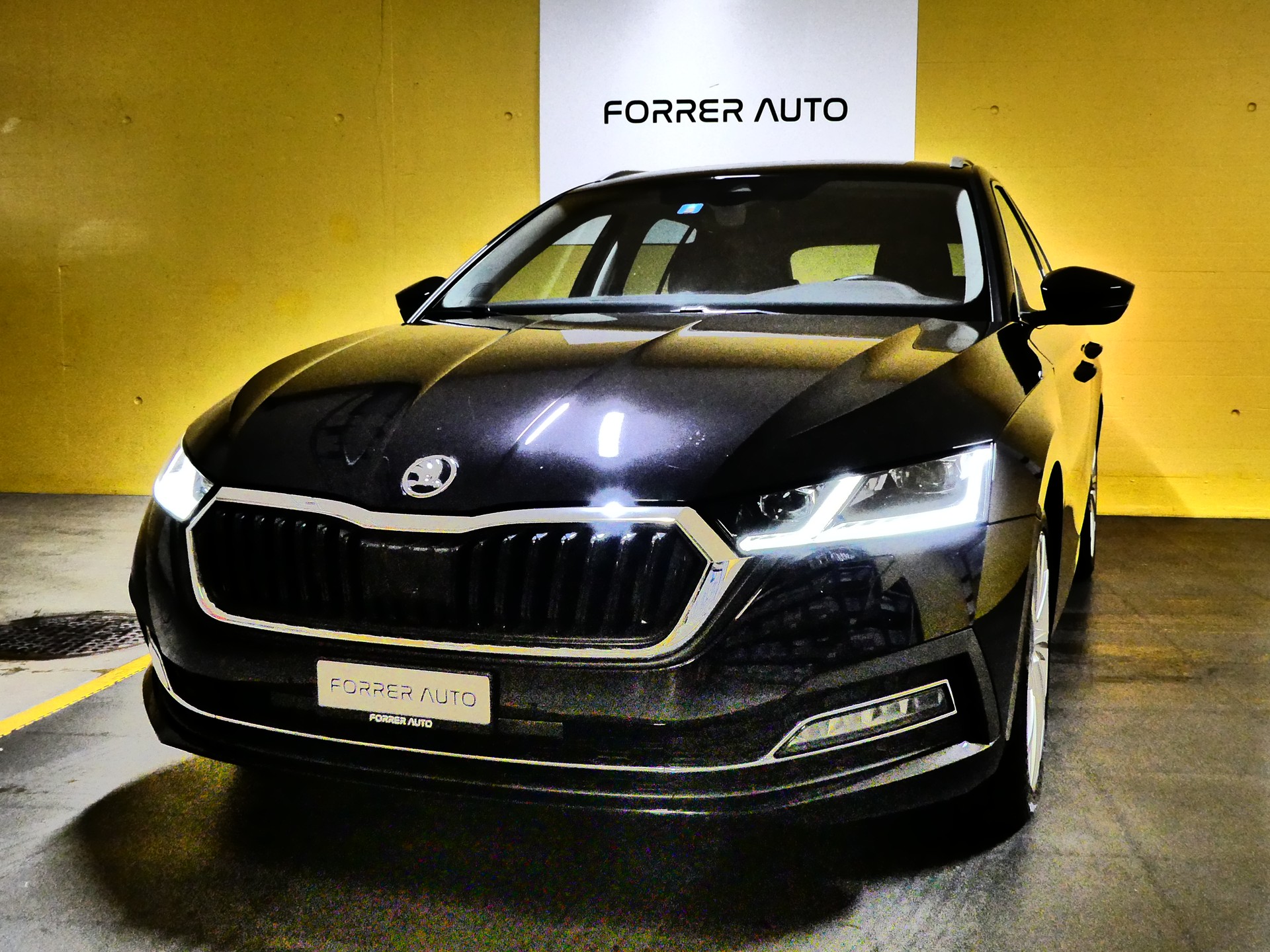 SKODA Octavia Combi 2.0 TDI DSG Style 4x4-image-3