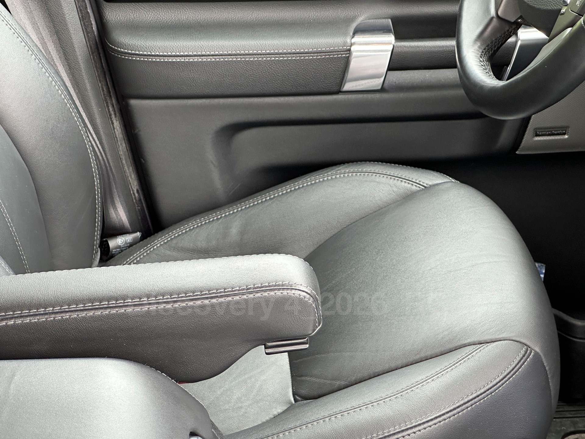 LAND ROVER Discovery IV 3.0 SDV6 HSE, frisch ab MFK-image-11