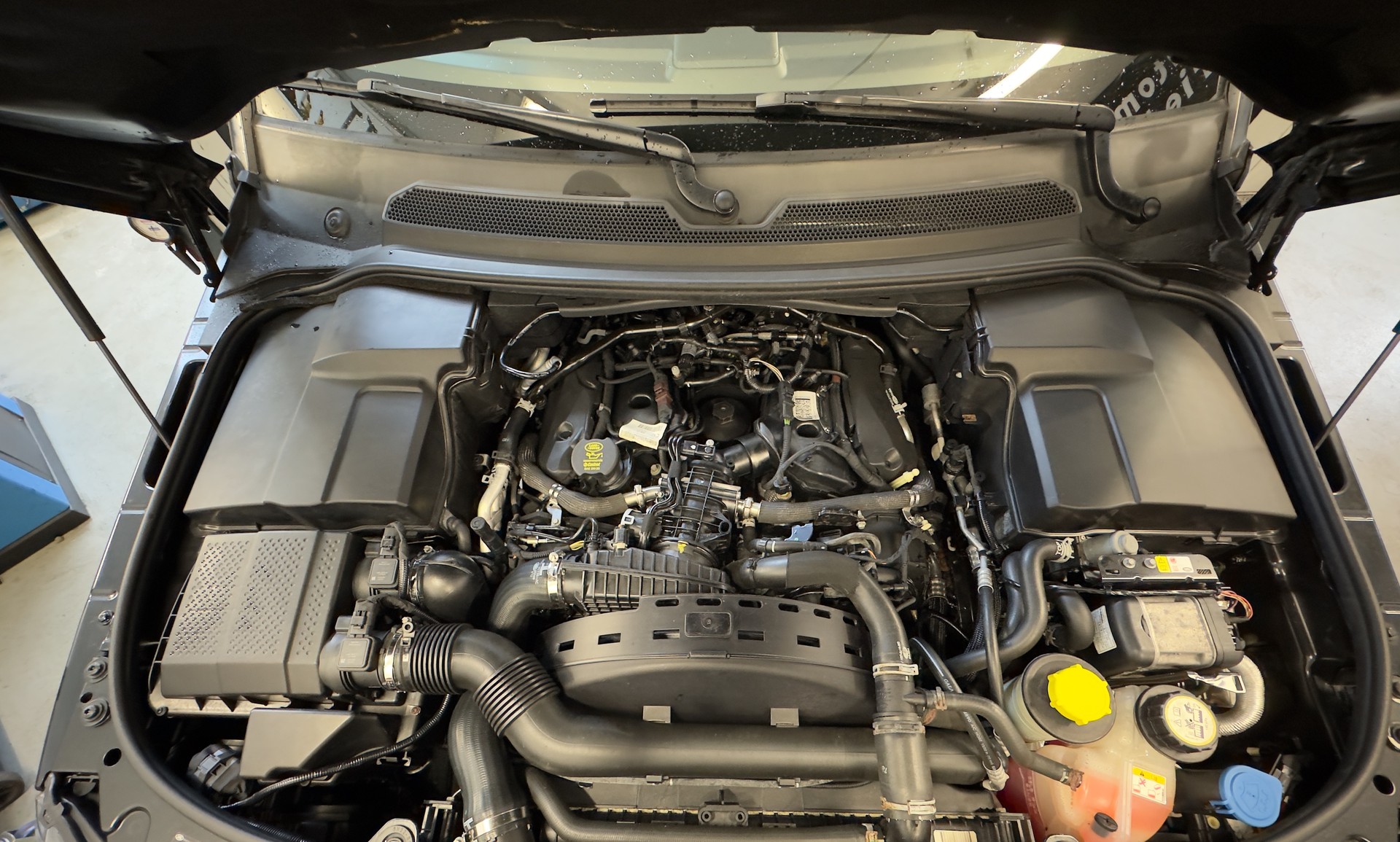 LAND ROVER Discovery IV 3.0 SDV6 HSE, frisch ab MFK-image-17