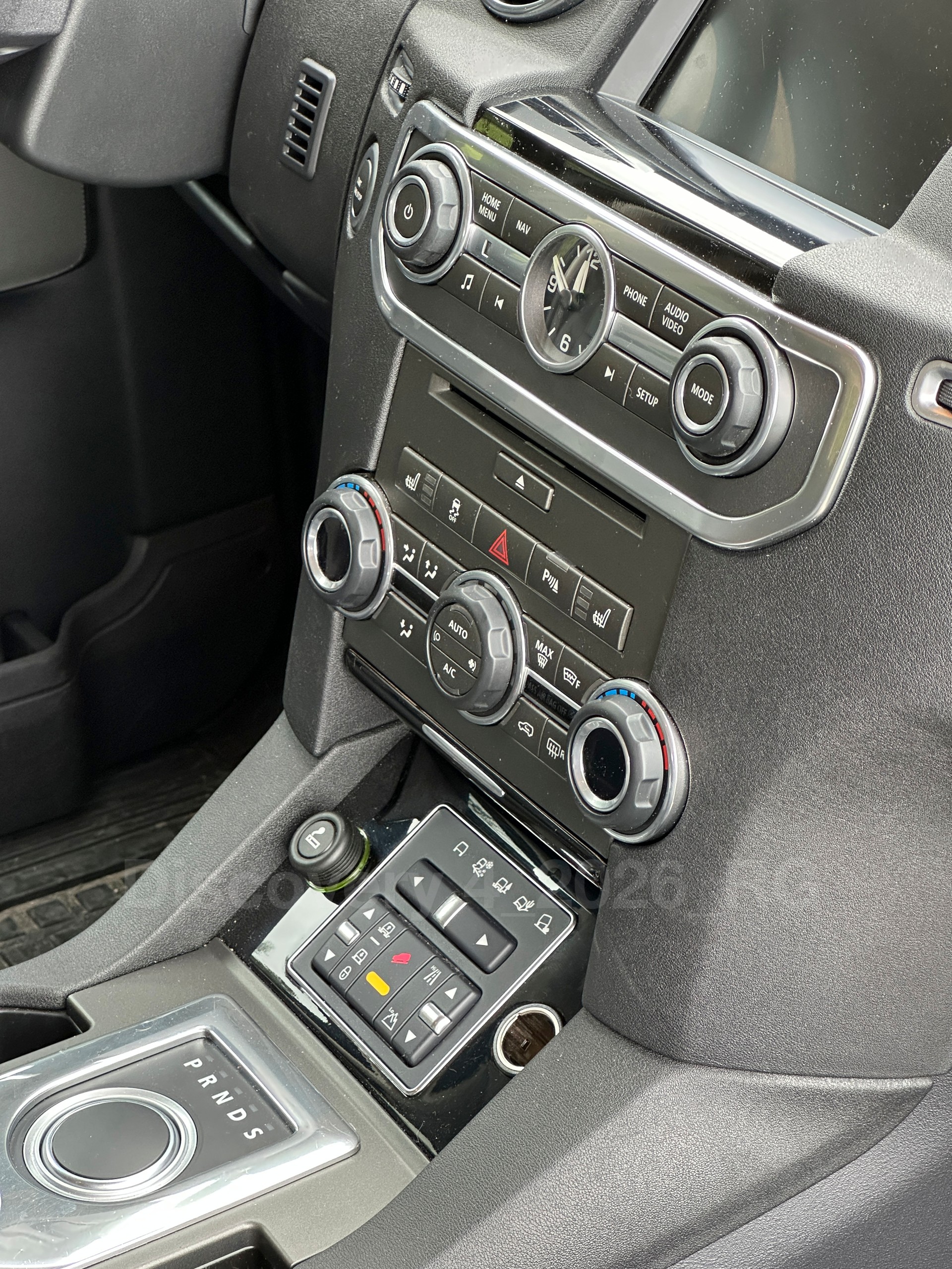 LAND ROVER Discovery IV 3.0 SDV6 HSE, frisch ab MFK-image-9