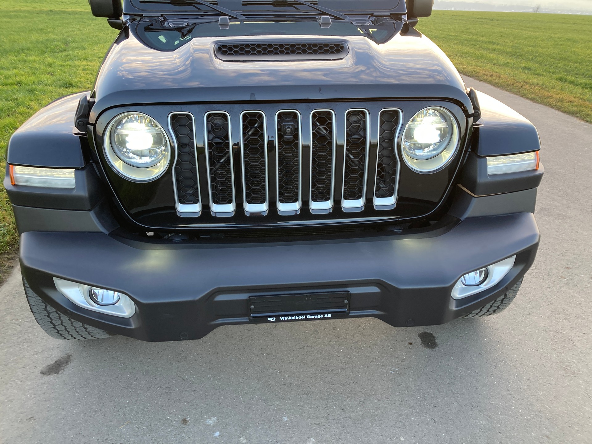 JEEP Gladiator 3.0 V6 Launch Edition-showroom-element-2