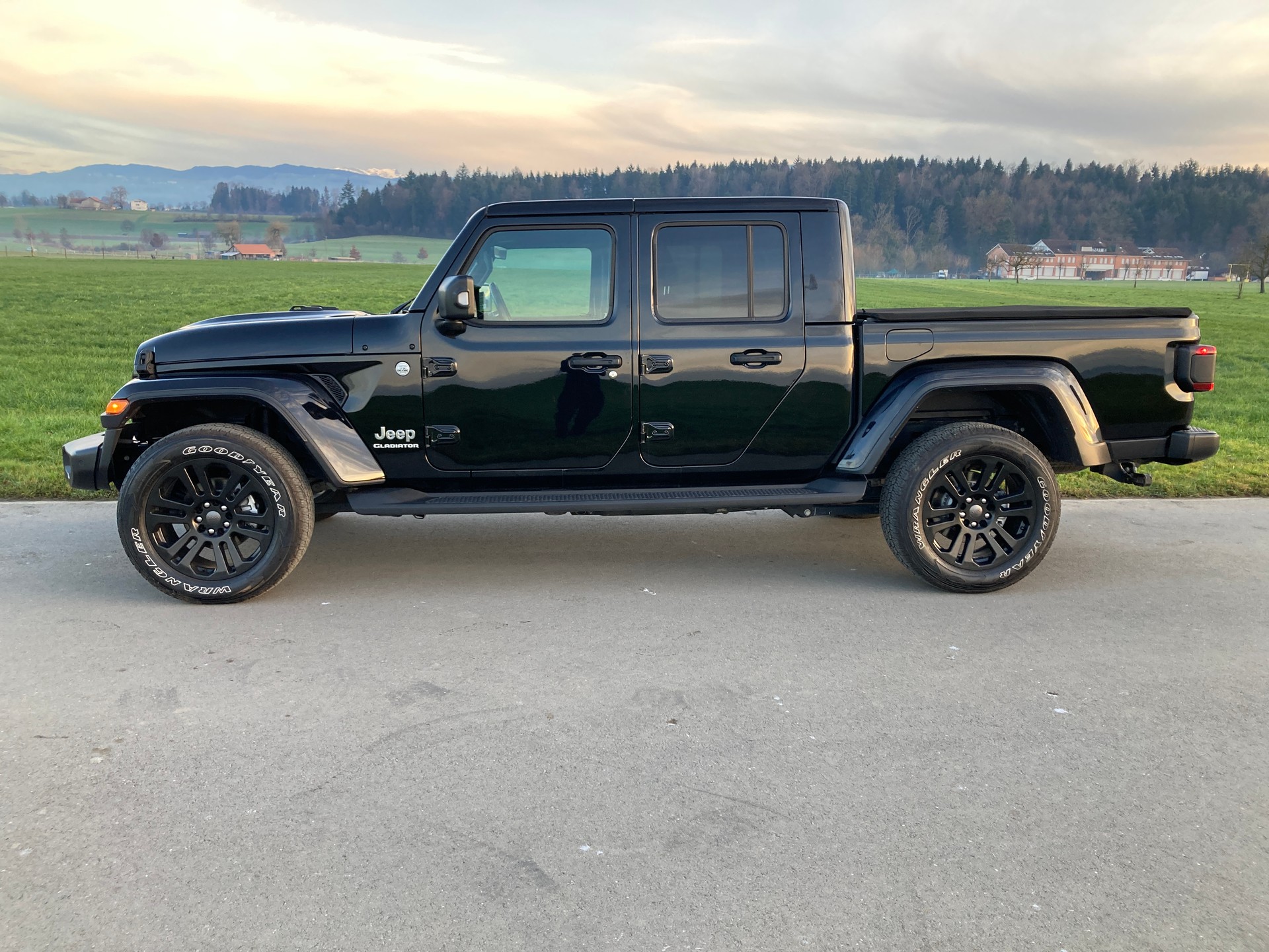 JEEP Gladiator 3.0 V6 Launch Edition-image-6