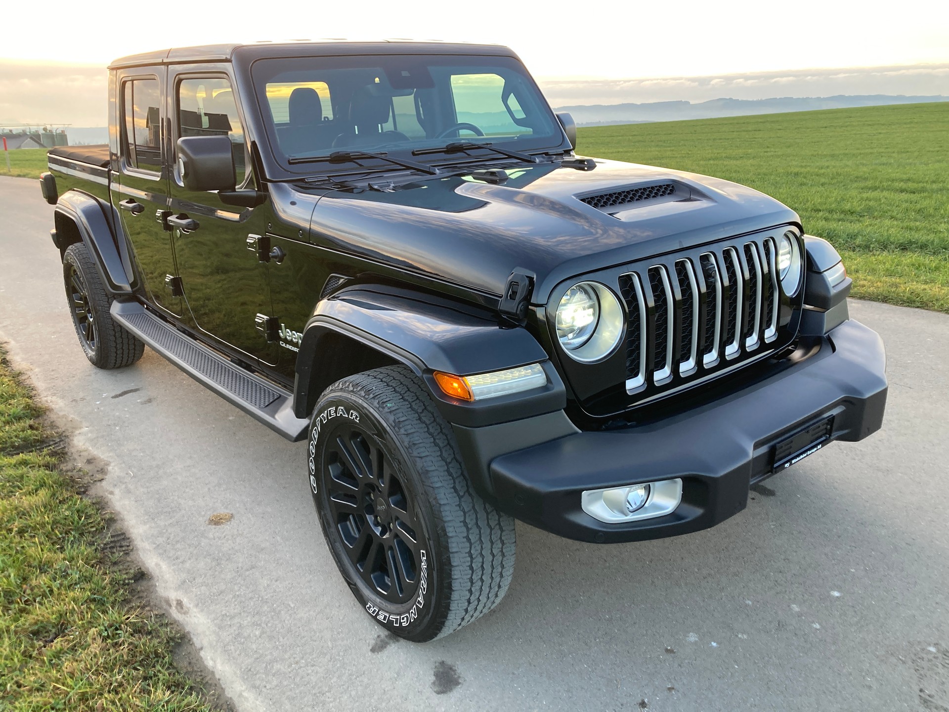 JEEP Gladiator 3.0 V6 Launch Edition-showroom-element-1