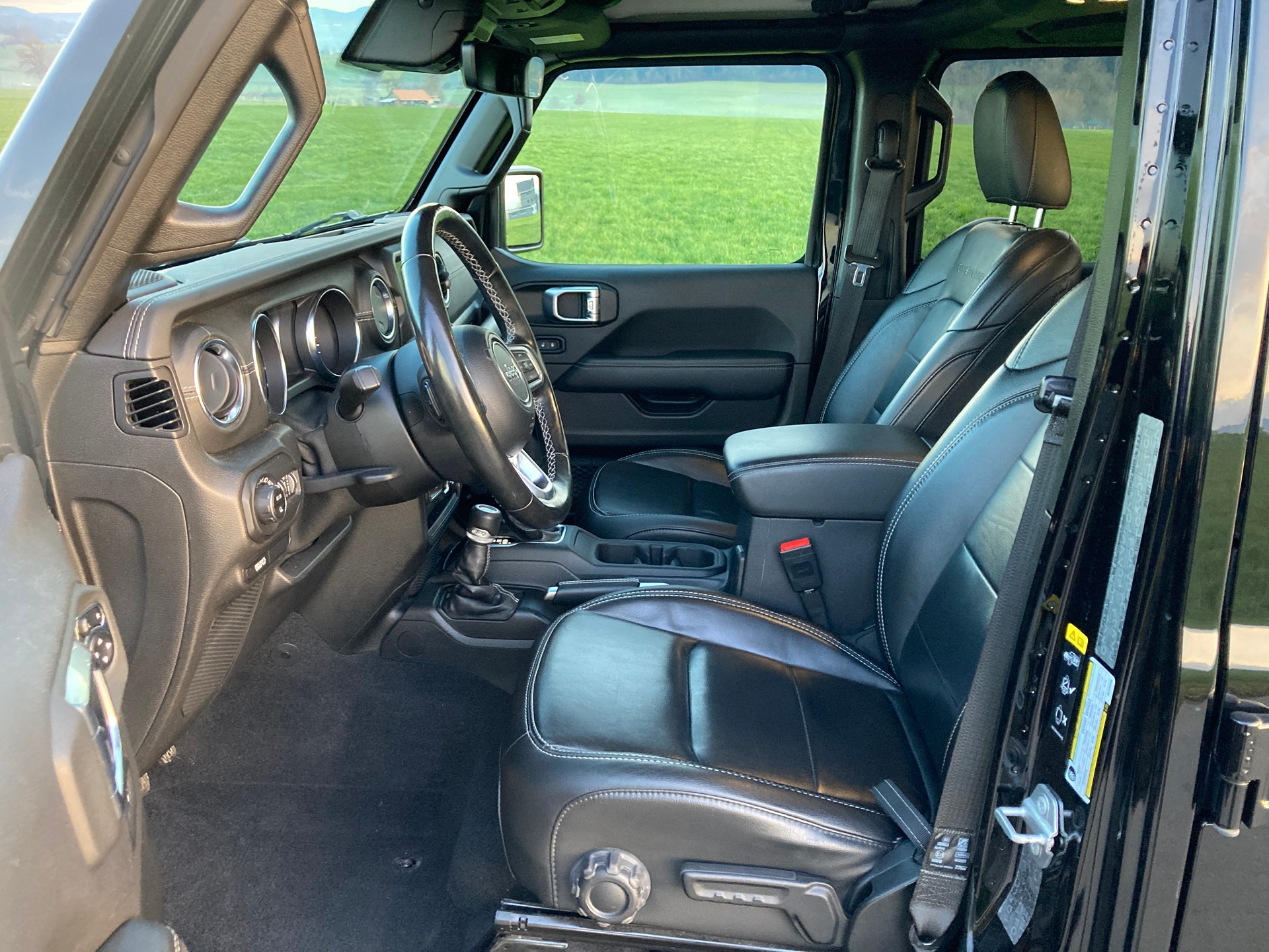 JEEP Gladiator 3.0 V6 Launch Edition-image-14