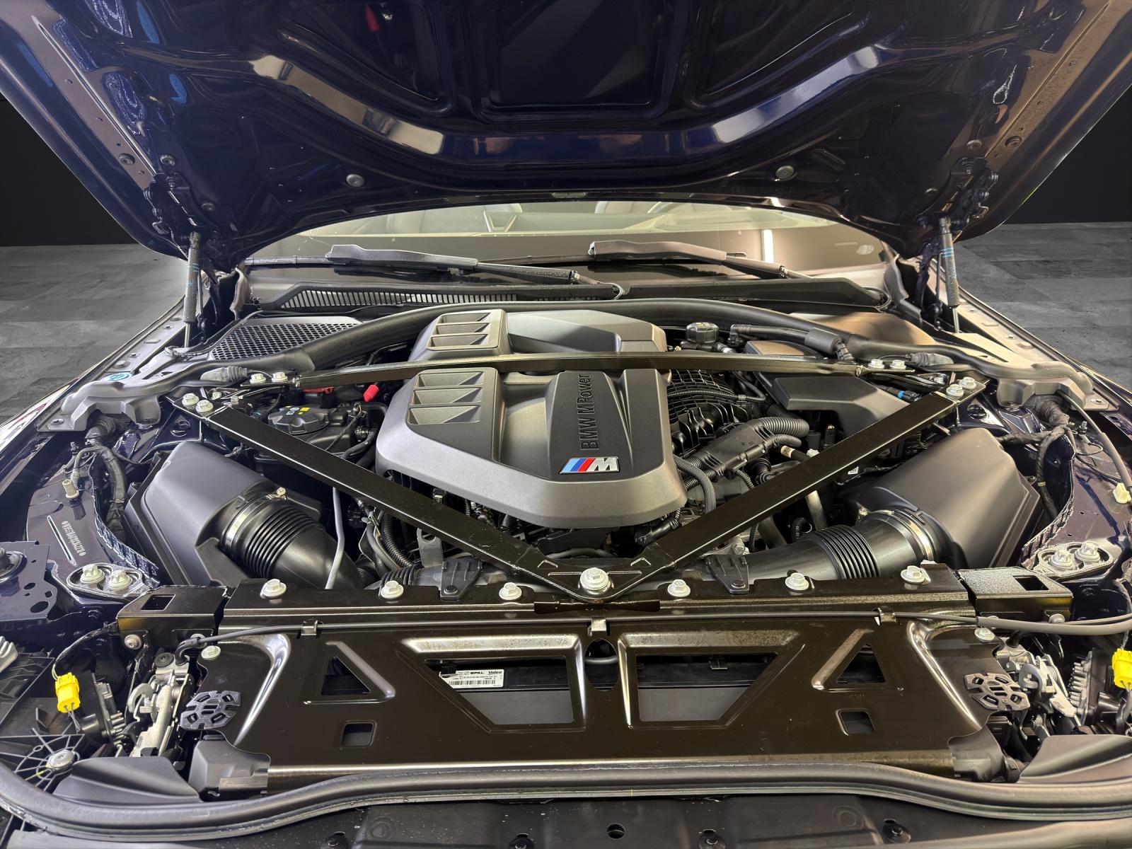 BMW M4 Competition xDrive Cabrio-image-18