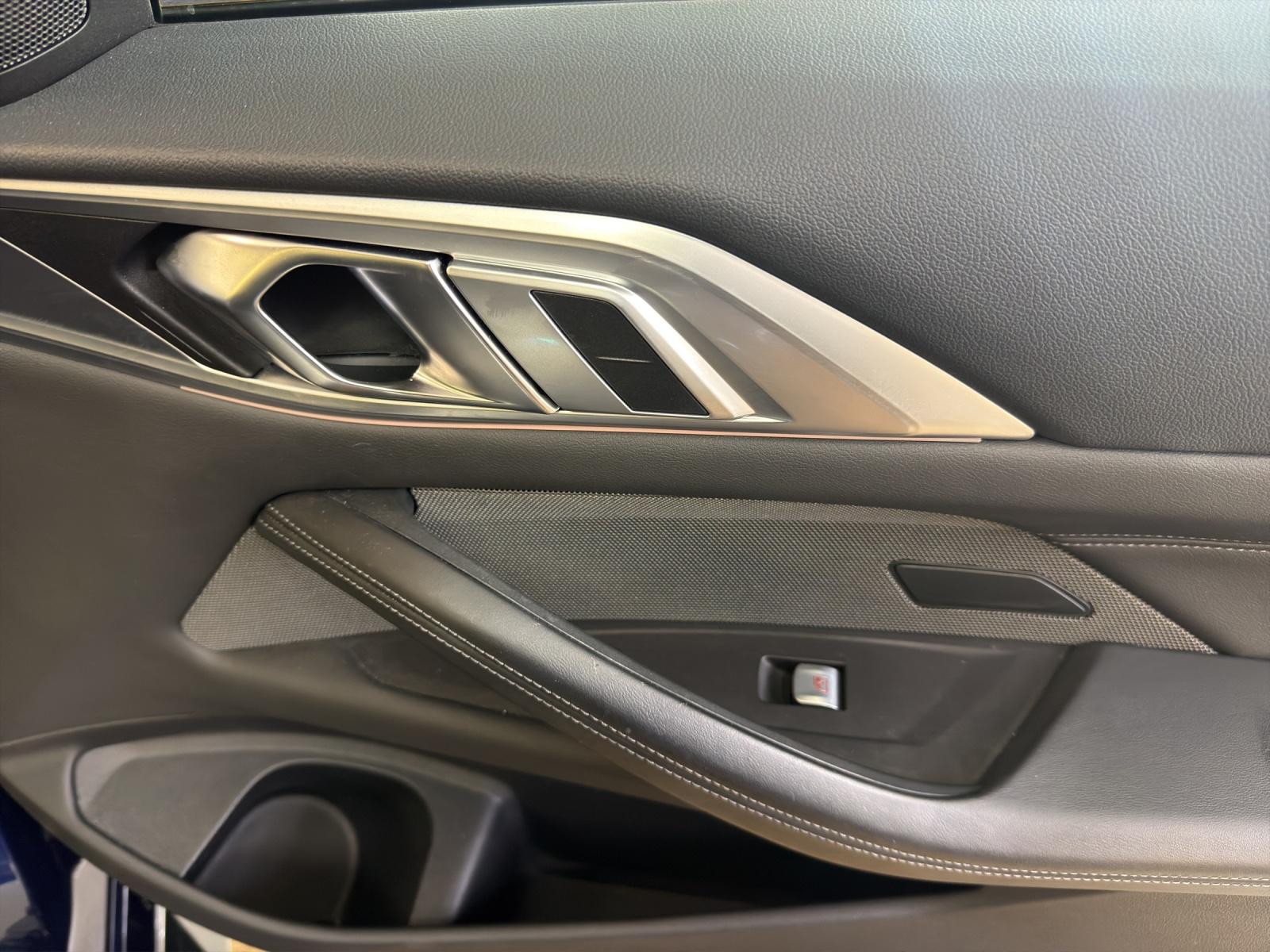 BMW M4 Competition xDrive Cabrio-image-15