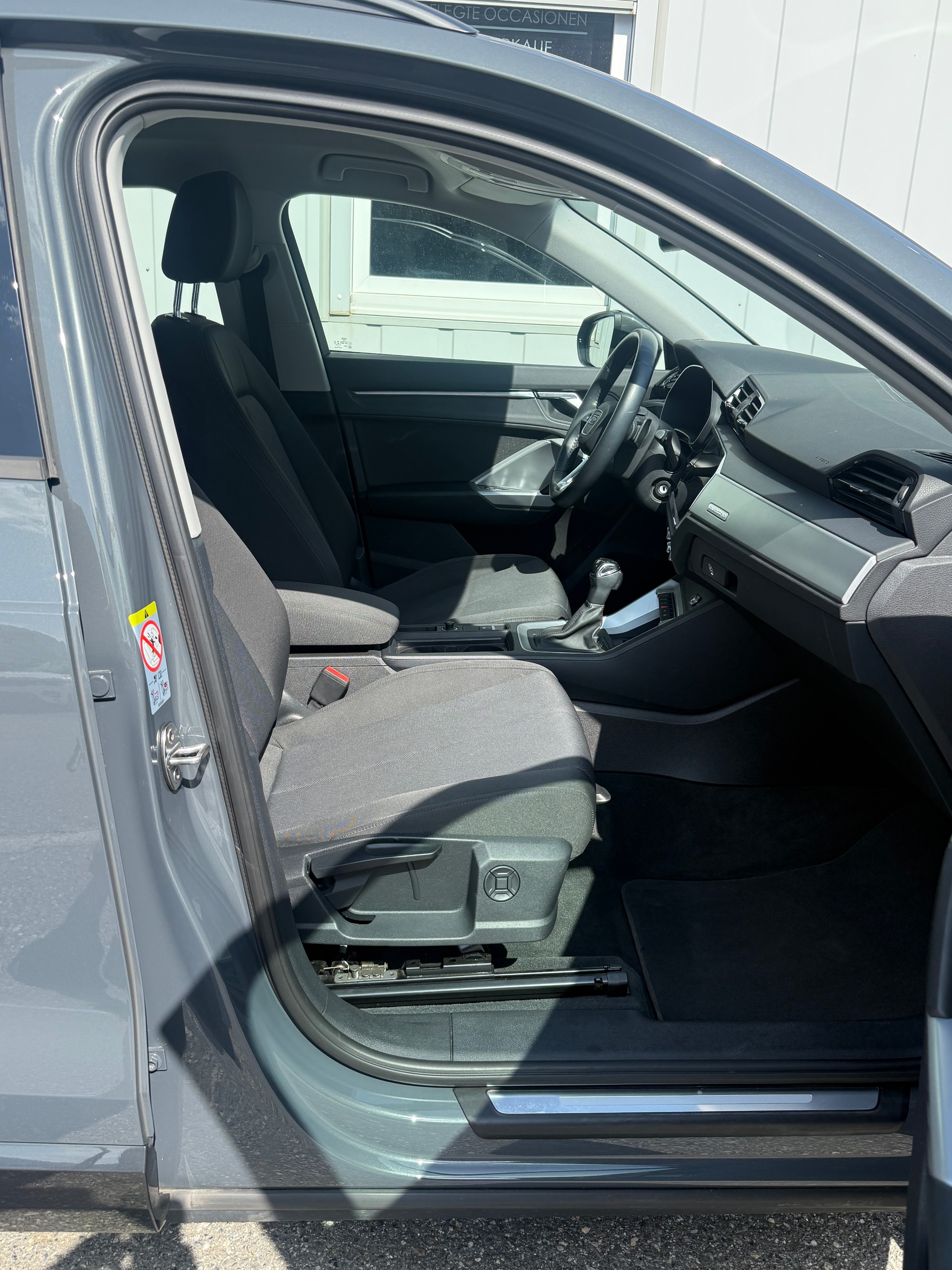 AUDI Q3 40 TDI advanced quattro S-tronic-image-14