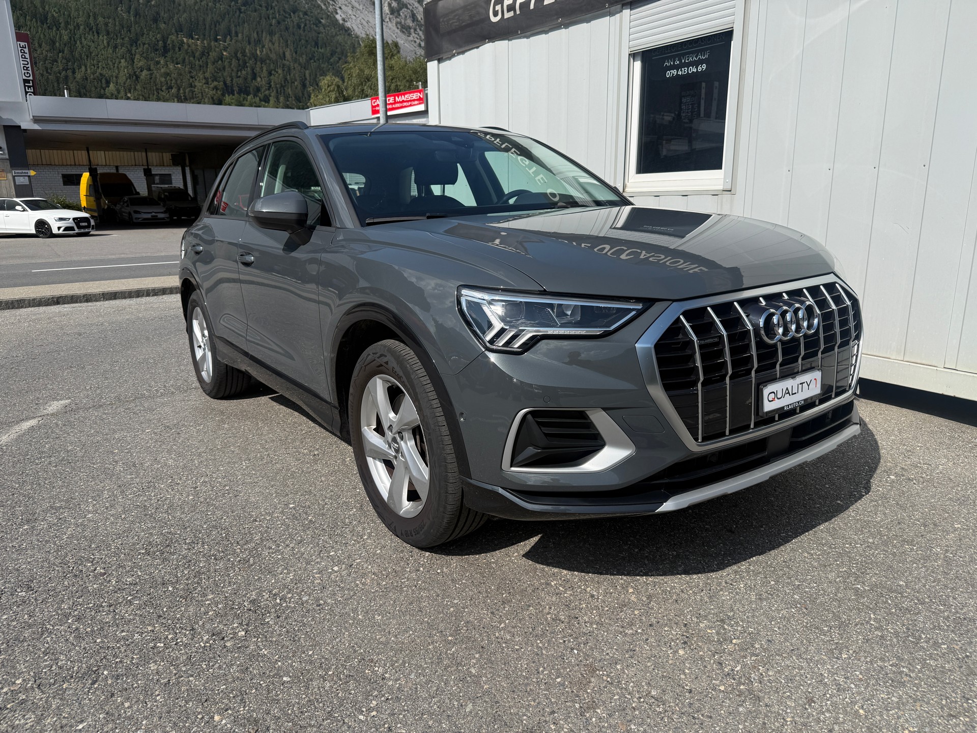 AUDI Q3 40 TDI advanced quattro S-tronic-showroom-element-1