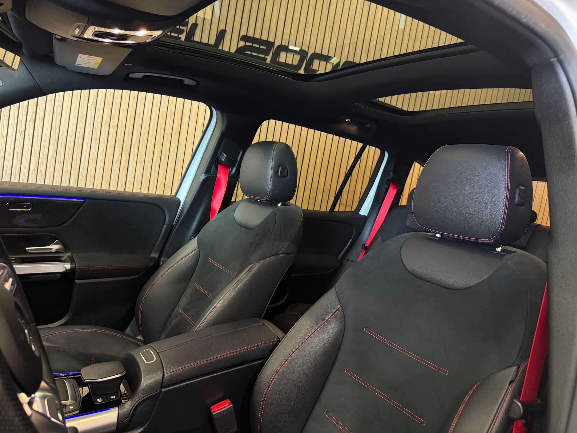 MERCEDES-BENZ GLB 35 AMG 4 MATIC 8G-Tronic-image-28