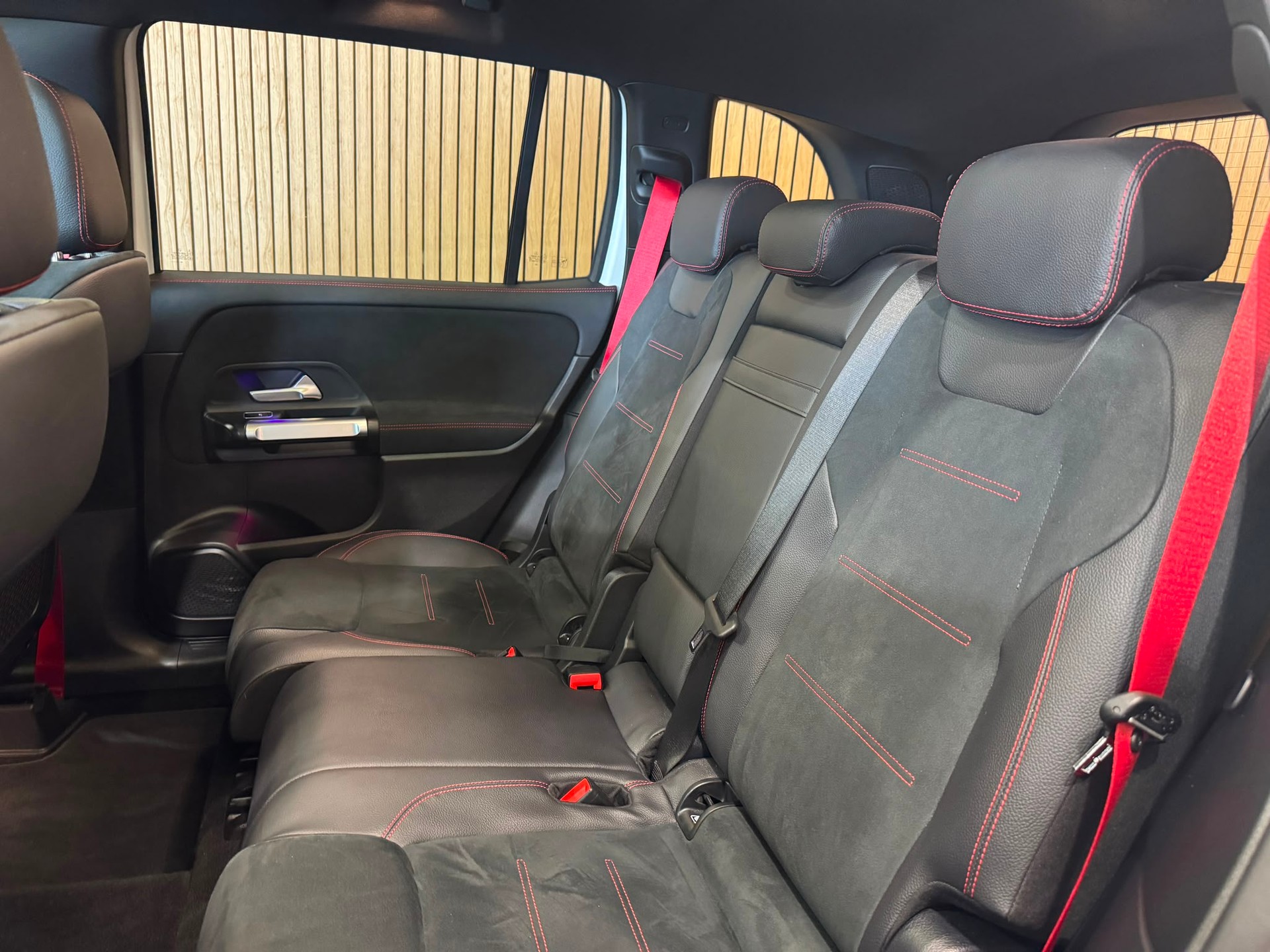 MERCEDES-BENZ GLB 35 AMG 4 MATIC 8G-Tronic-image-26
