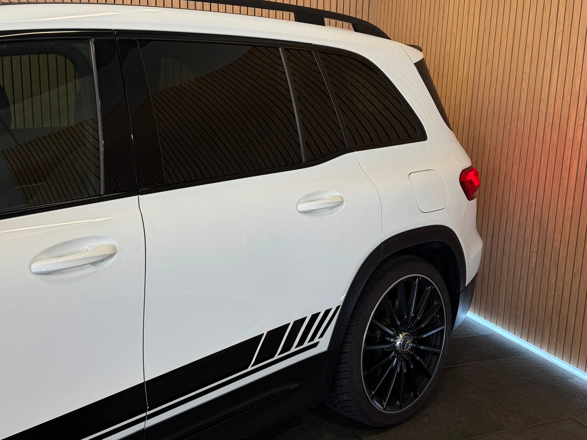 MERCEDES-BENZ GLB 35 AMG 4 MATIC 8G-Tronic-image-4