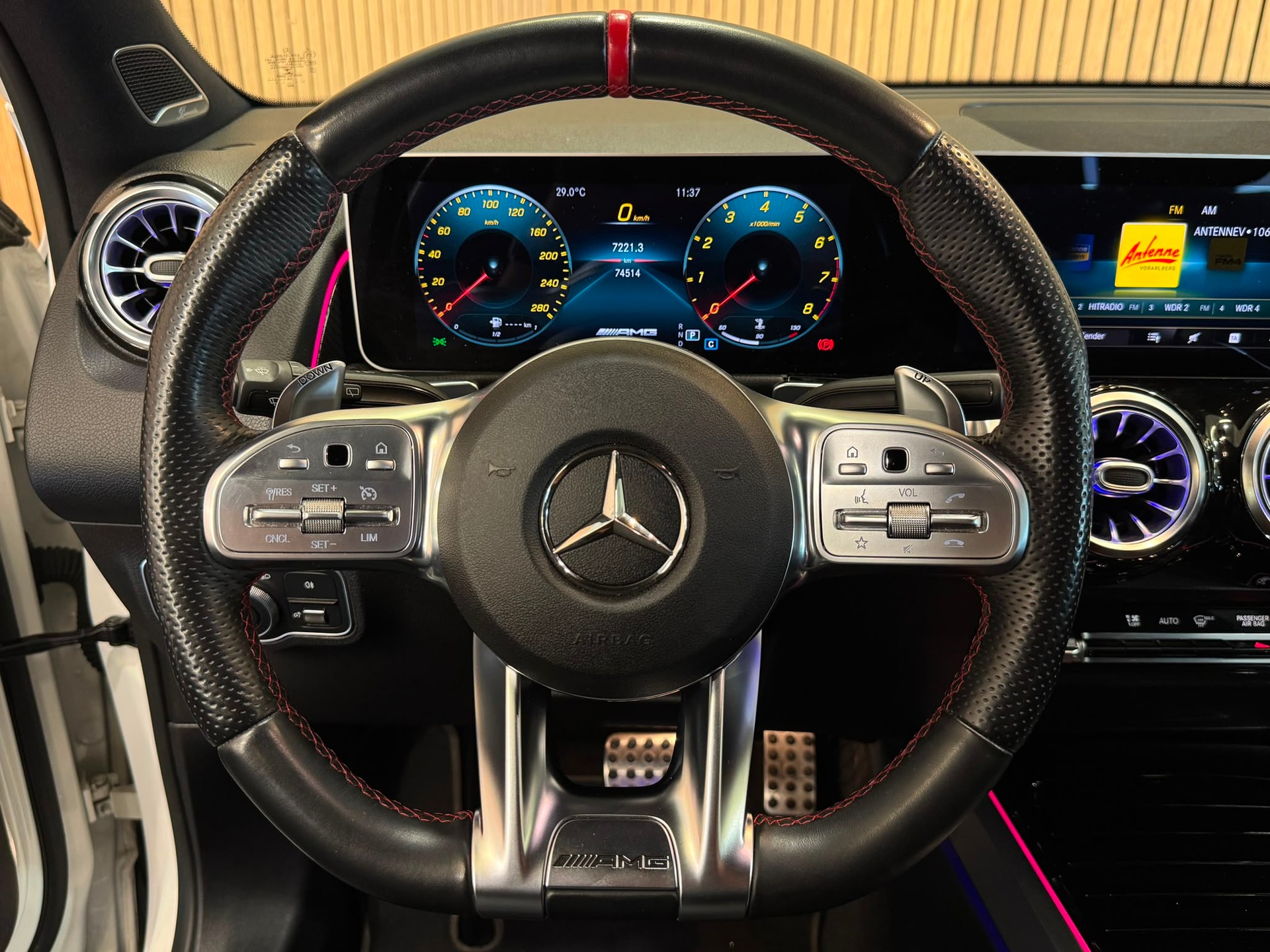 MERCEDES-BENZ GLB 35 AMG 4 MATIC 8G-Tronic-image-16