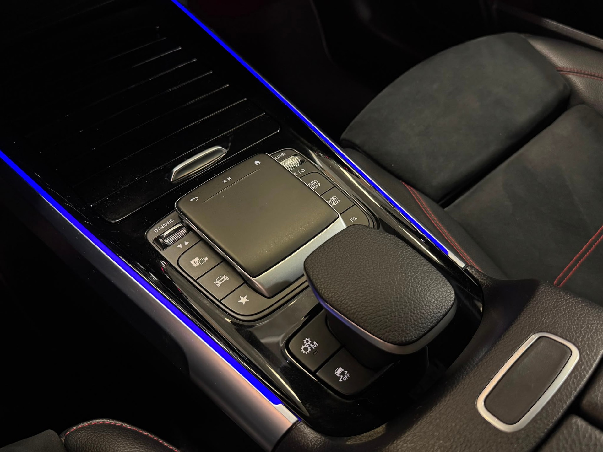 MERCEDES-BENZ GLB 35 AMG 4 MATIC 8G-Tronic-image-13