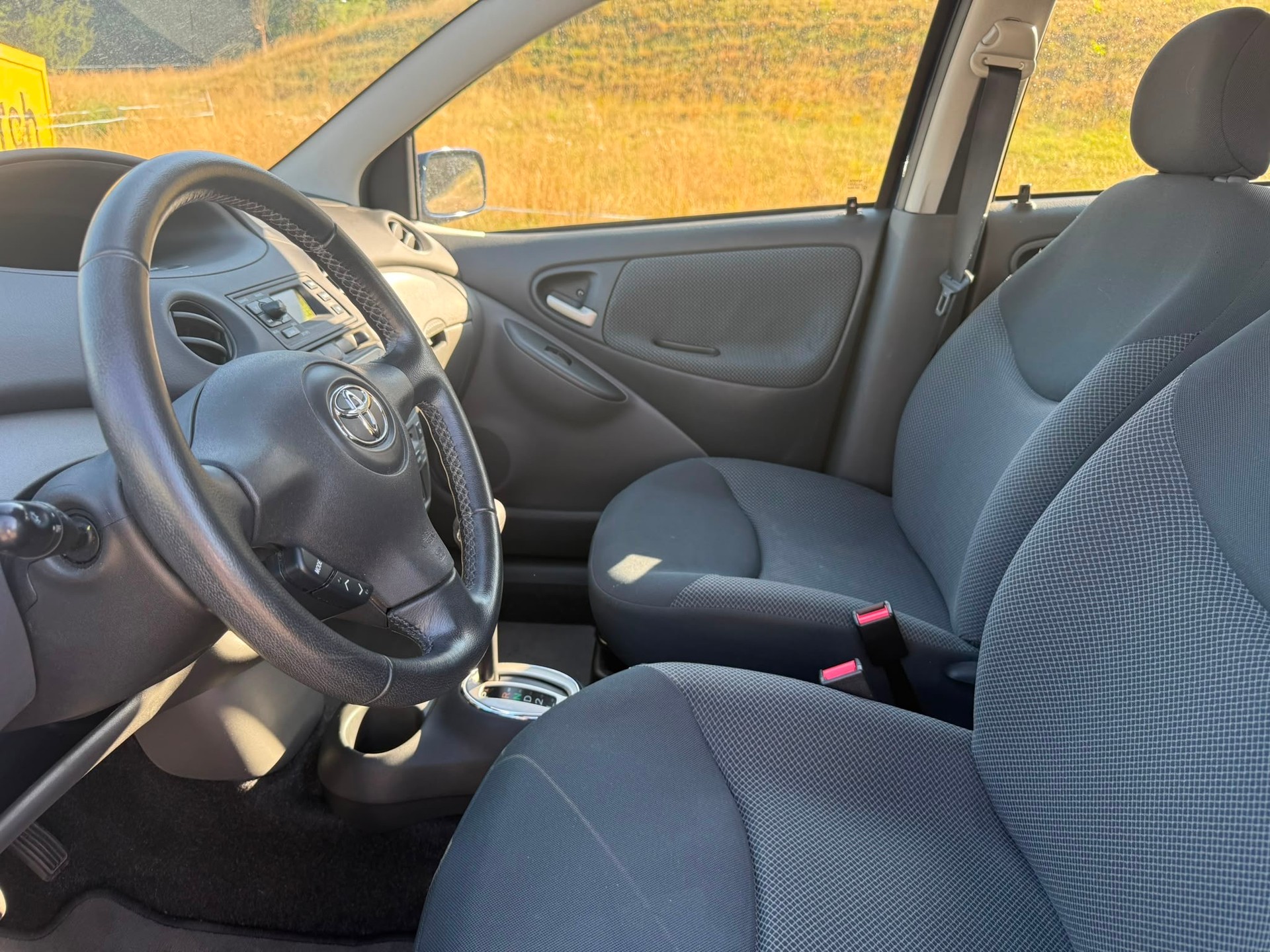 TOYOTA Yaris 1.3 Linea Sol-image-10