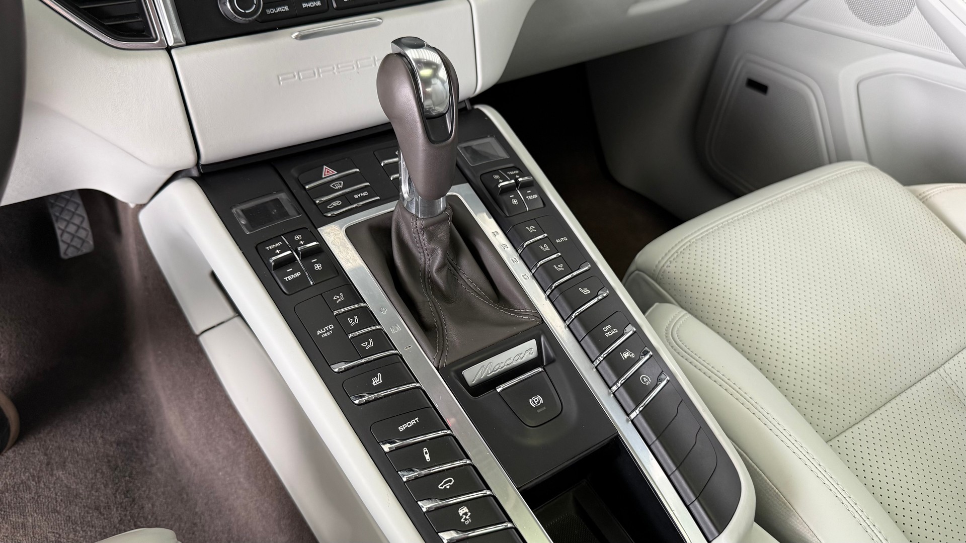 PORSCHE Macan 3.0 V6 S-image-15
