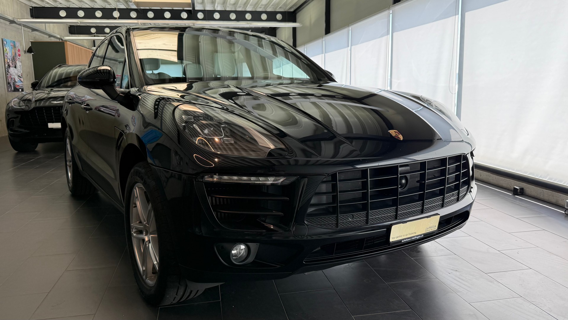 PORSCHE Macan 3.0 V6 S-showroom-element-2